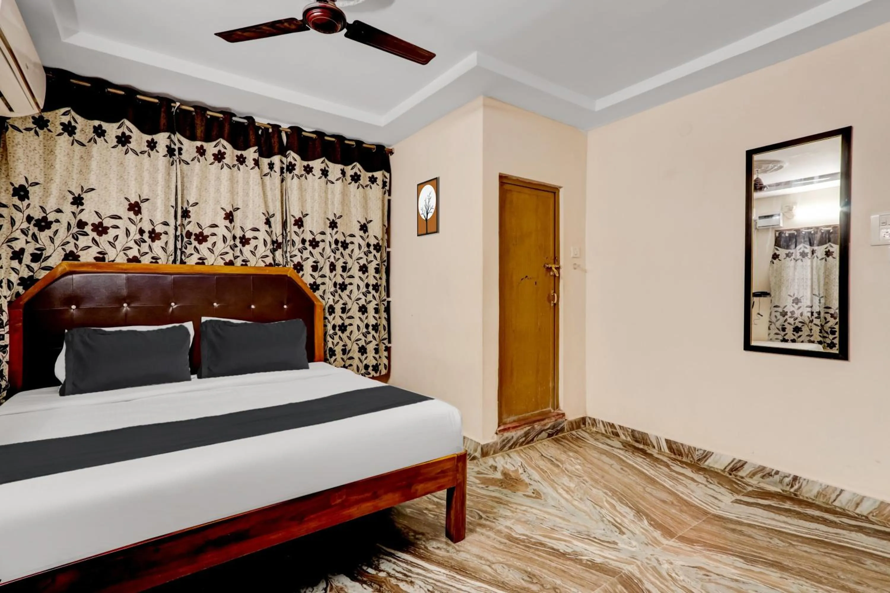 Bedroom, Bed in Super Hotel O Adarsh Nagar Near Kavya Hospital