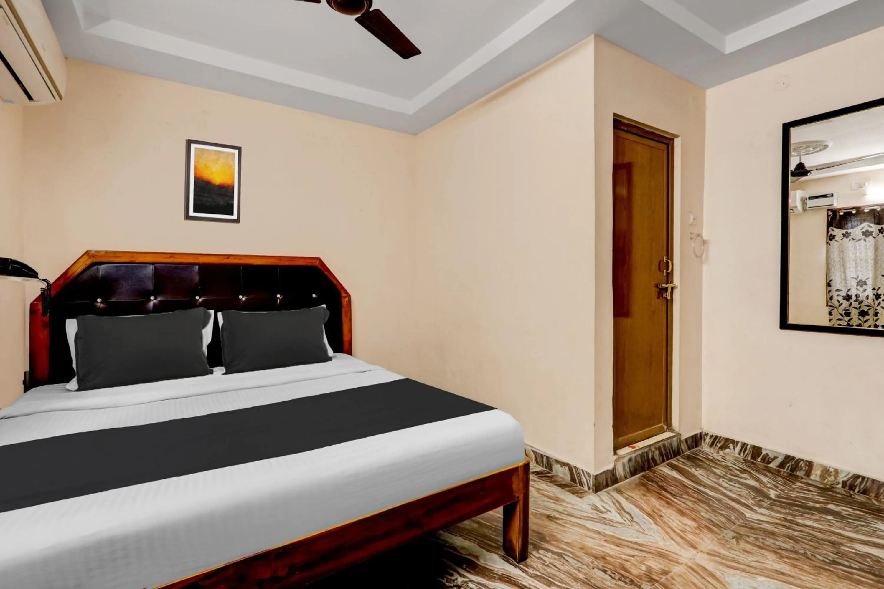 Bedroom, Bed in Super Hotel O Adarsh Nagar Near Kavya Hospital