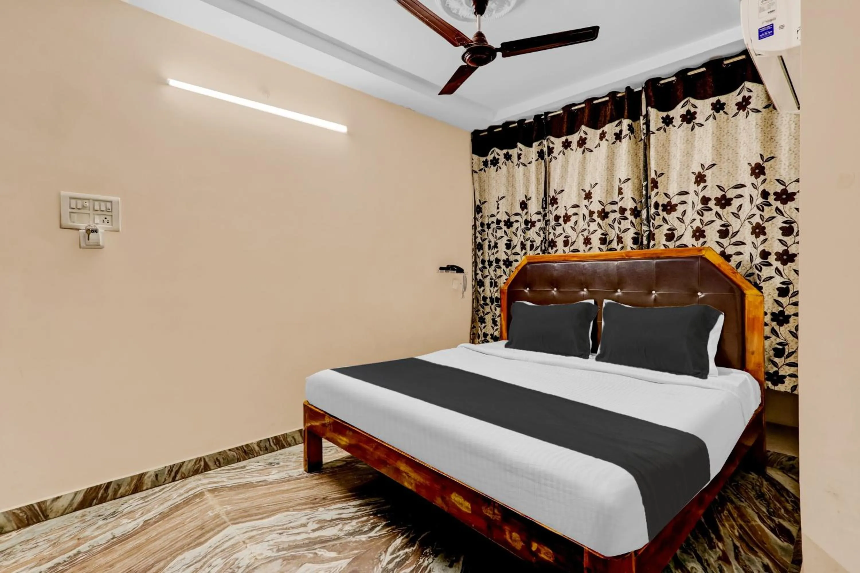 Bedroom, Bed in Super Hotel O Adarsh Nagar Near Kavya Hospital