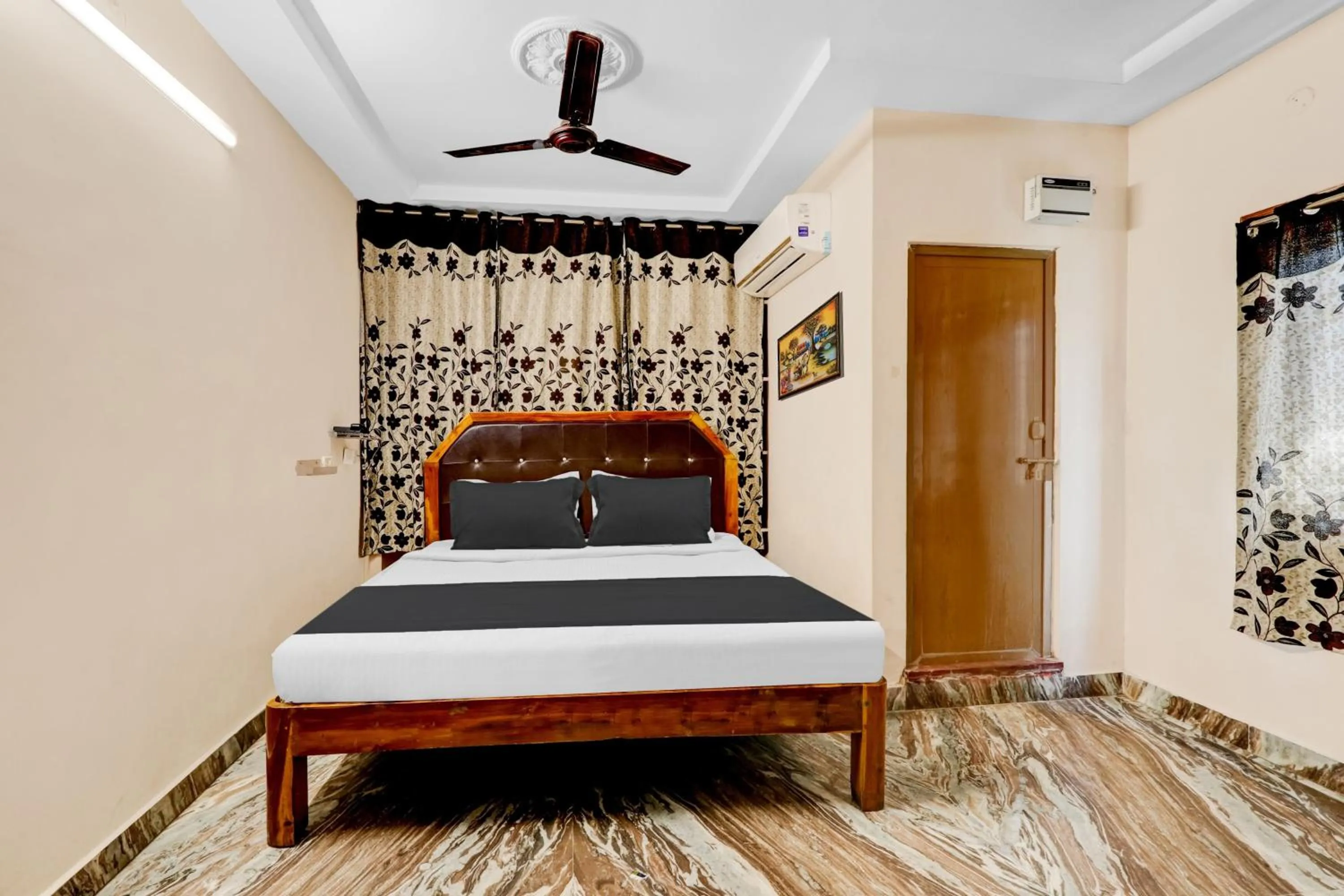 Bedroom, Bed in Super Hotel O Adarsh Nagar Near Kavya Hospital