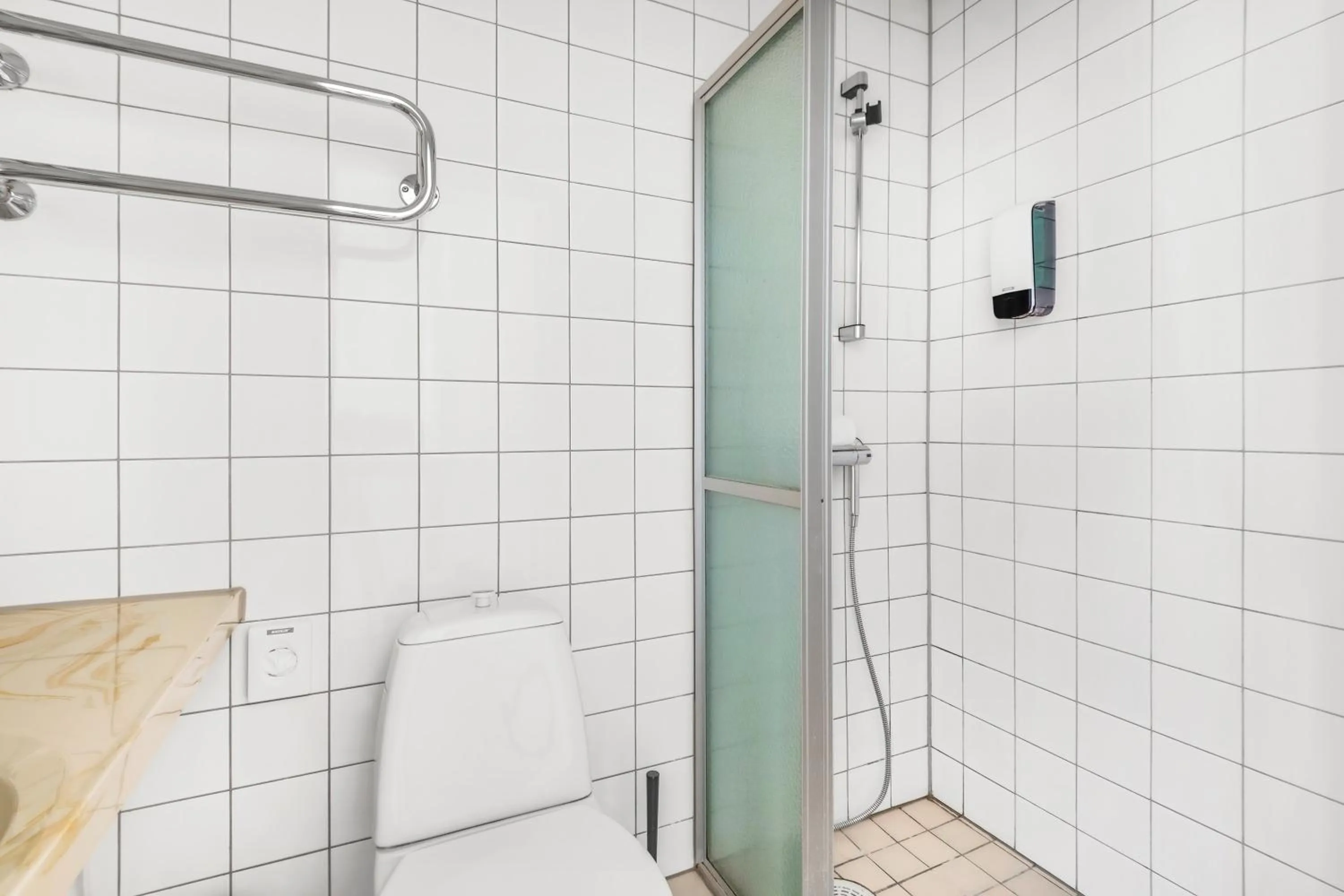 Shower in Hiisi Hotel Lohja