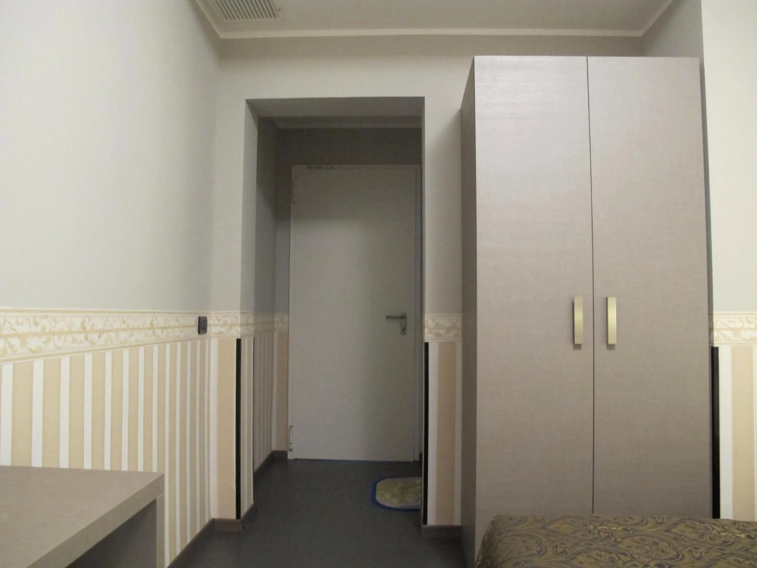 Photo of the whole room in Hotel Laguna Residence