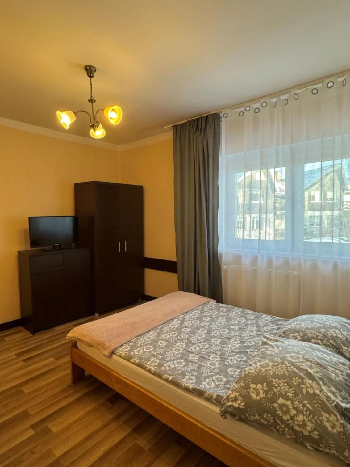 Communal lounge/ TV room, Bed in Dom wczasowy Przy Skałkach