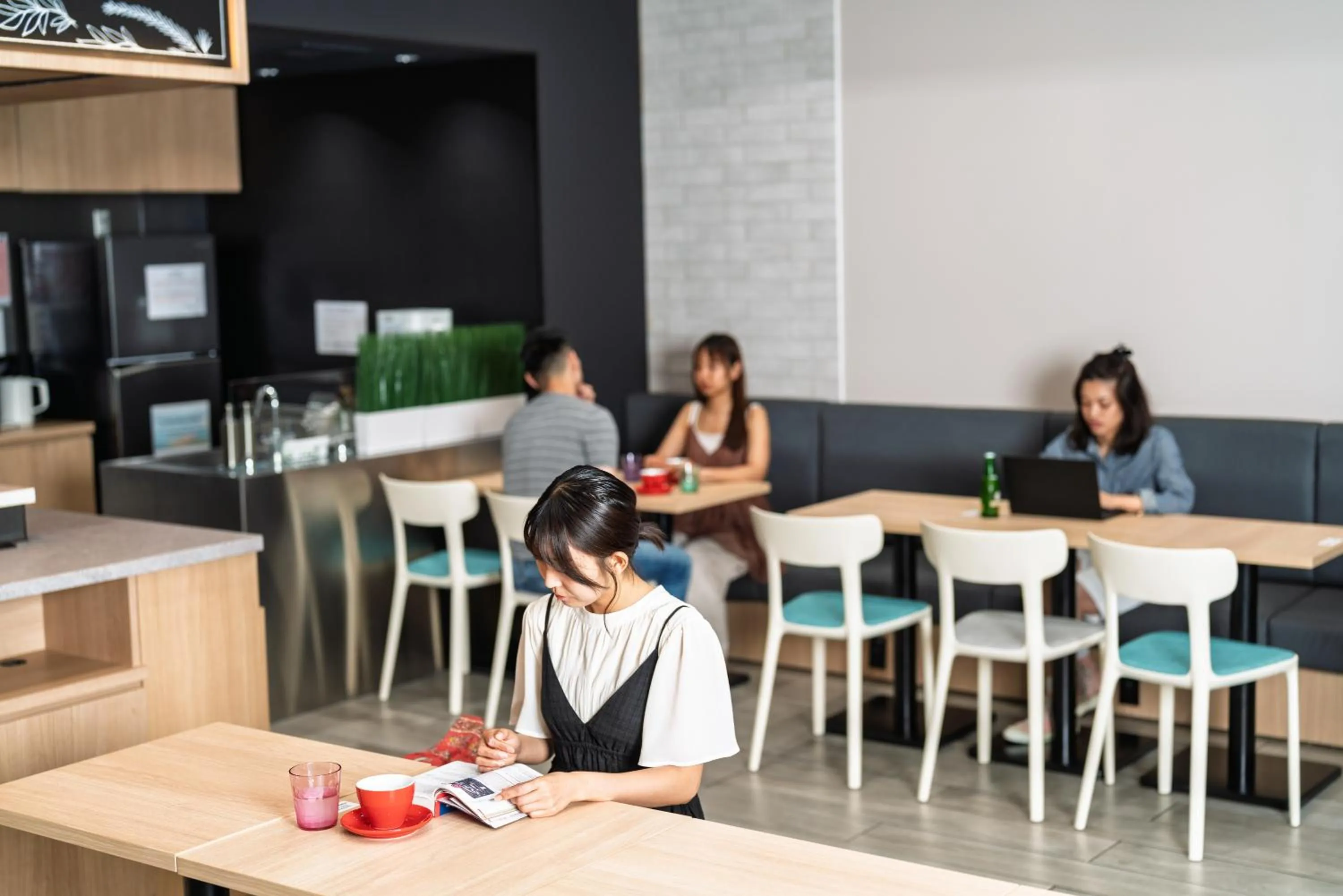 Communal lounge/ TV room in Grids Tokyo Ueno Hotel&Hostel