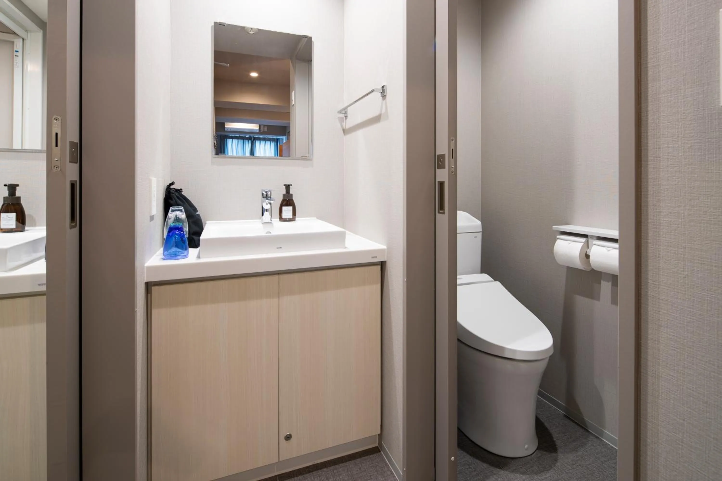 Toilet in Grids Tokyo Ueno Hotel&Hostel