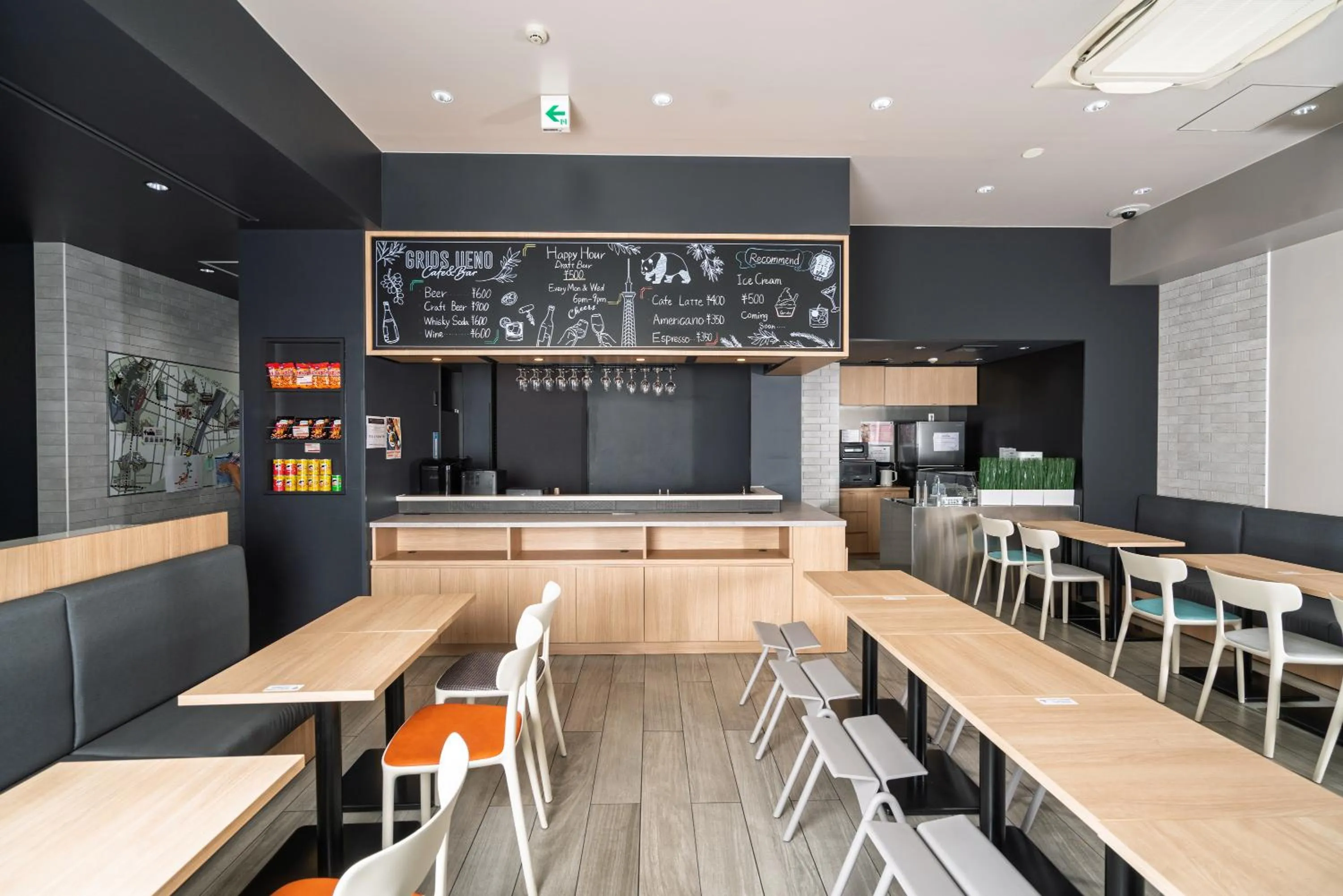 Communal lounge/ TV room in Grids Tokyo Ueno Hotel&Hostel