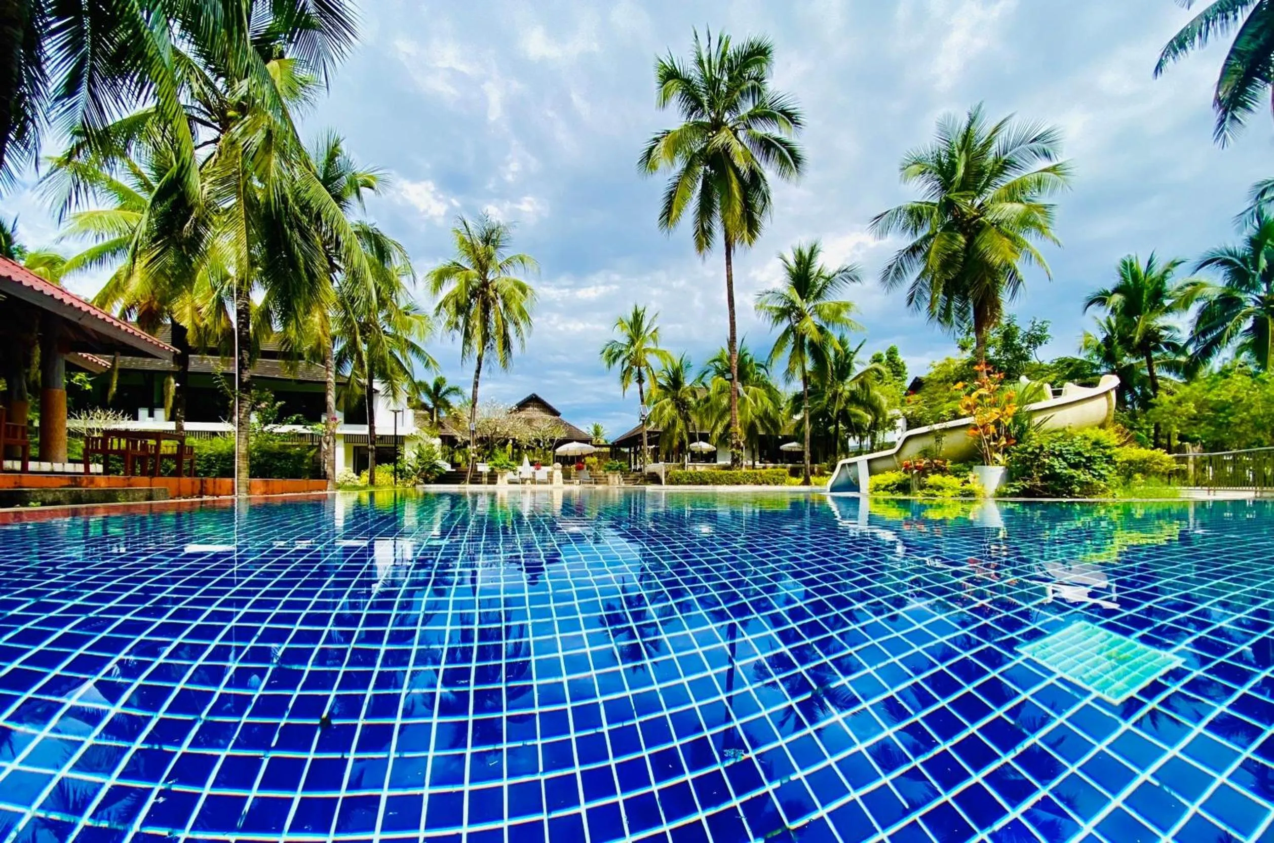 Swimming pool in Palm Galleria Resort