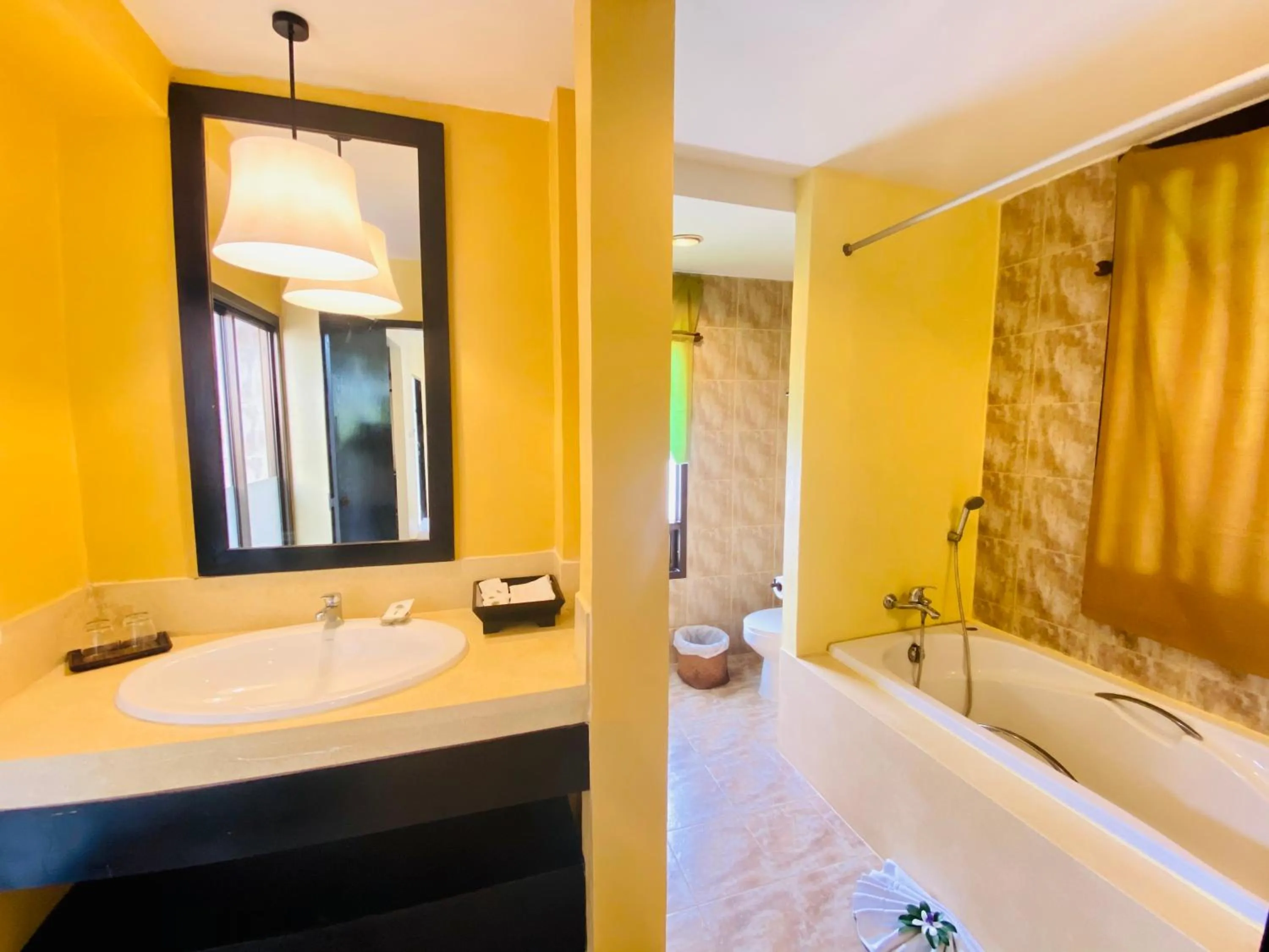 Bathroom, Bed in Palm Galleria Resort