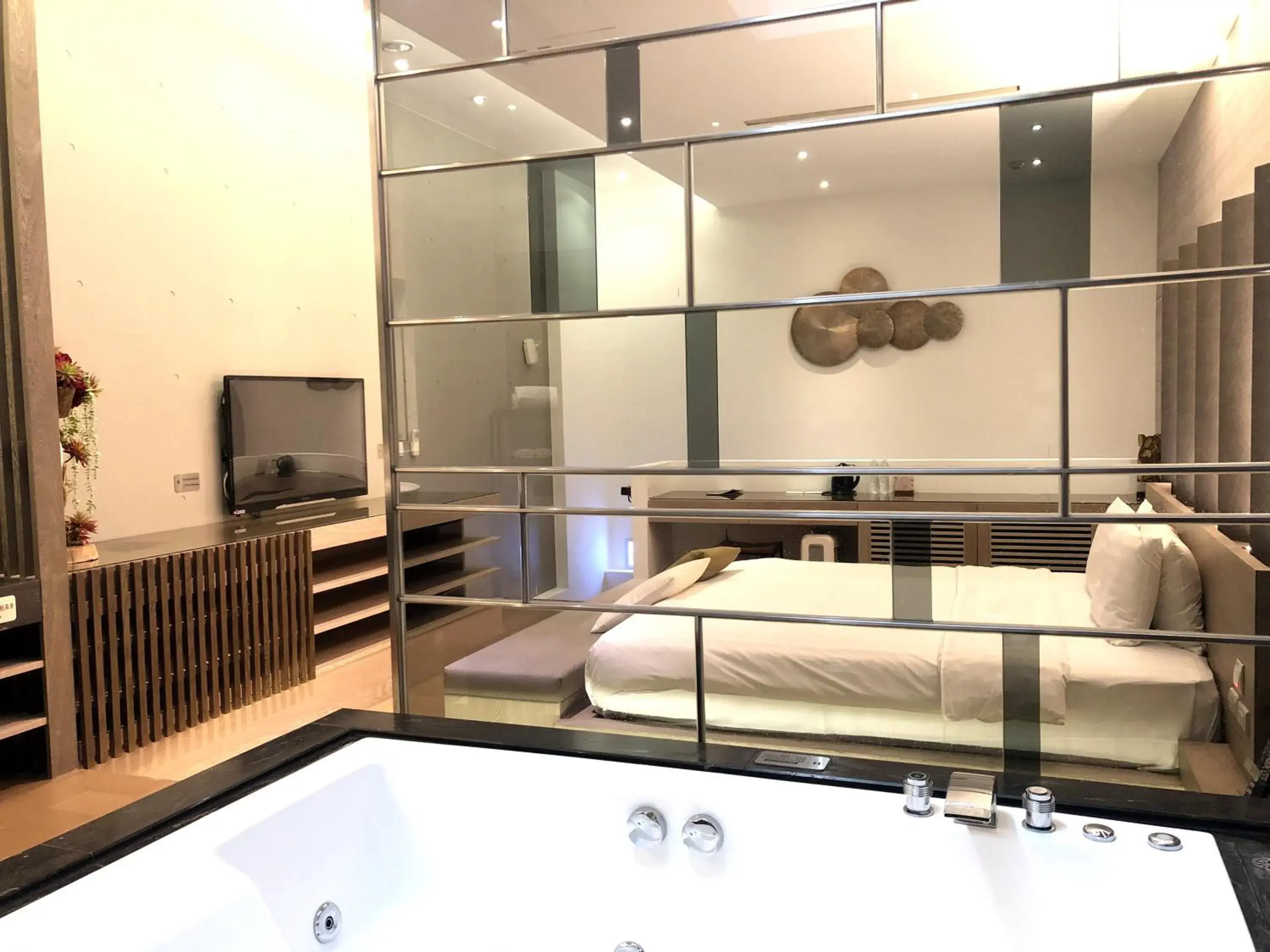 TV and multimedia, Bed in H Villa Inn TV and multimedia, Bed in H Villa Inn