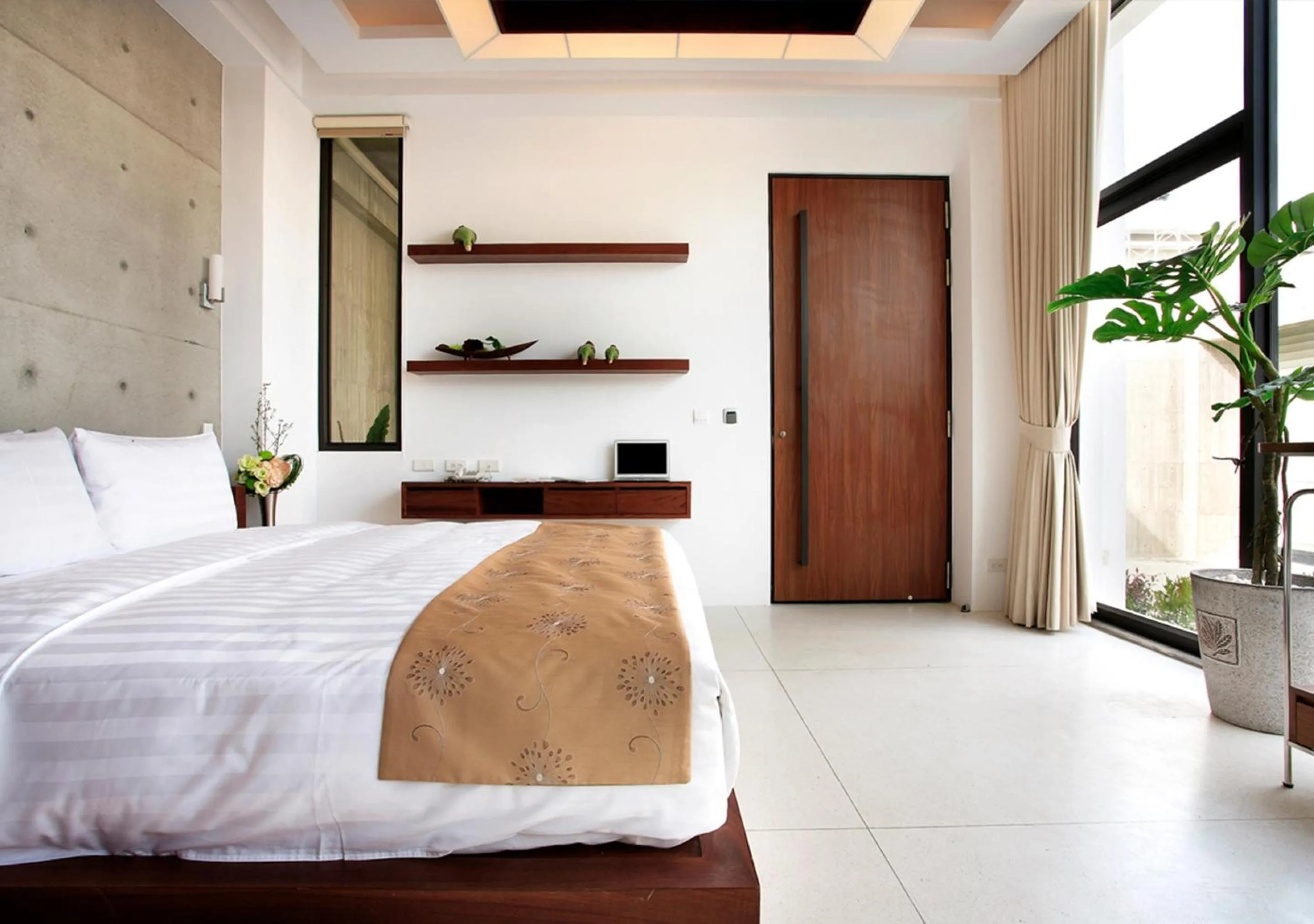 Decorative detail, Bed in H Villa Inn