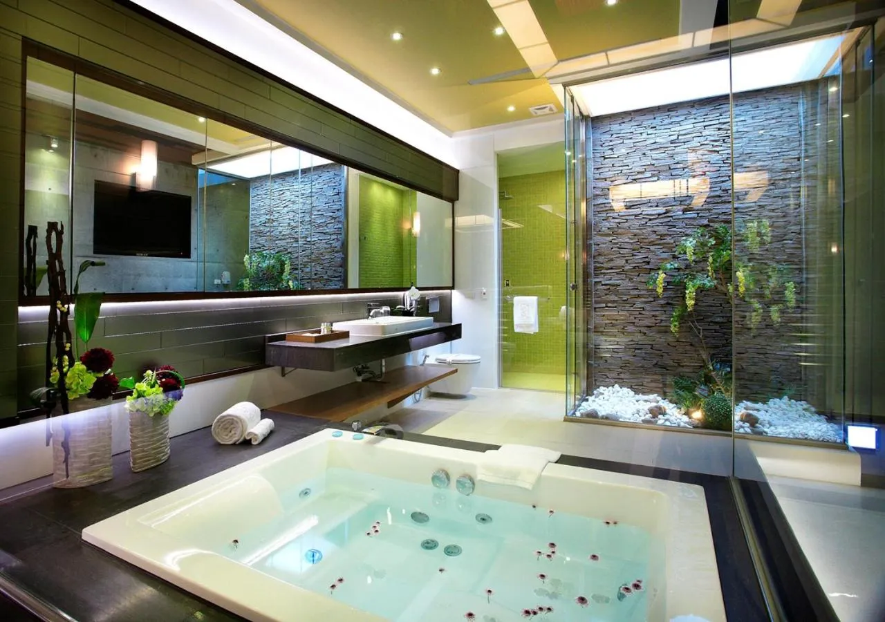 Shower in H Villa Inn