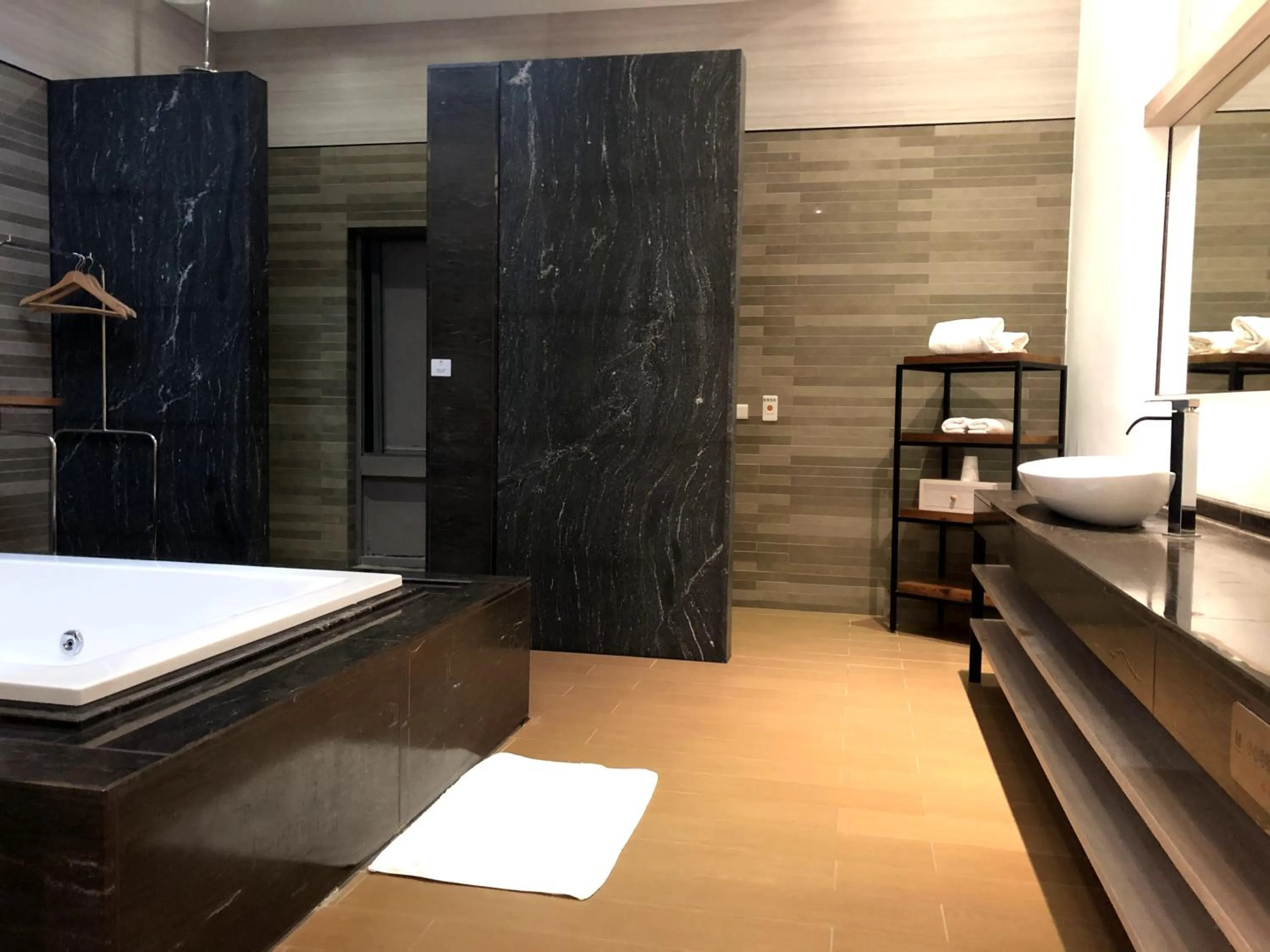 Shower in H Villa Inn