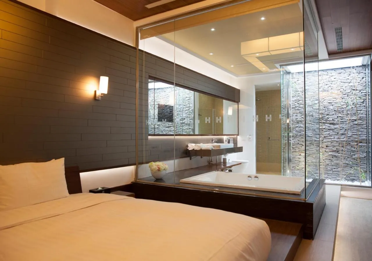 Bath, Bed in H Villa Inn