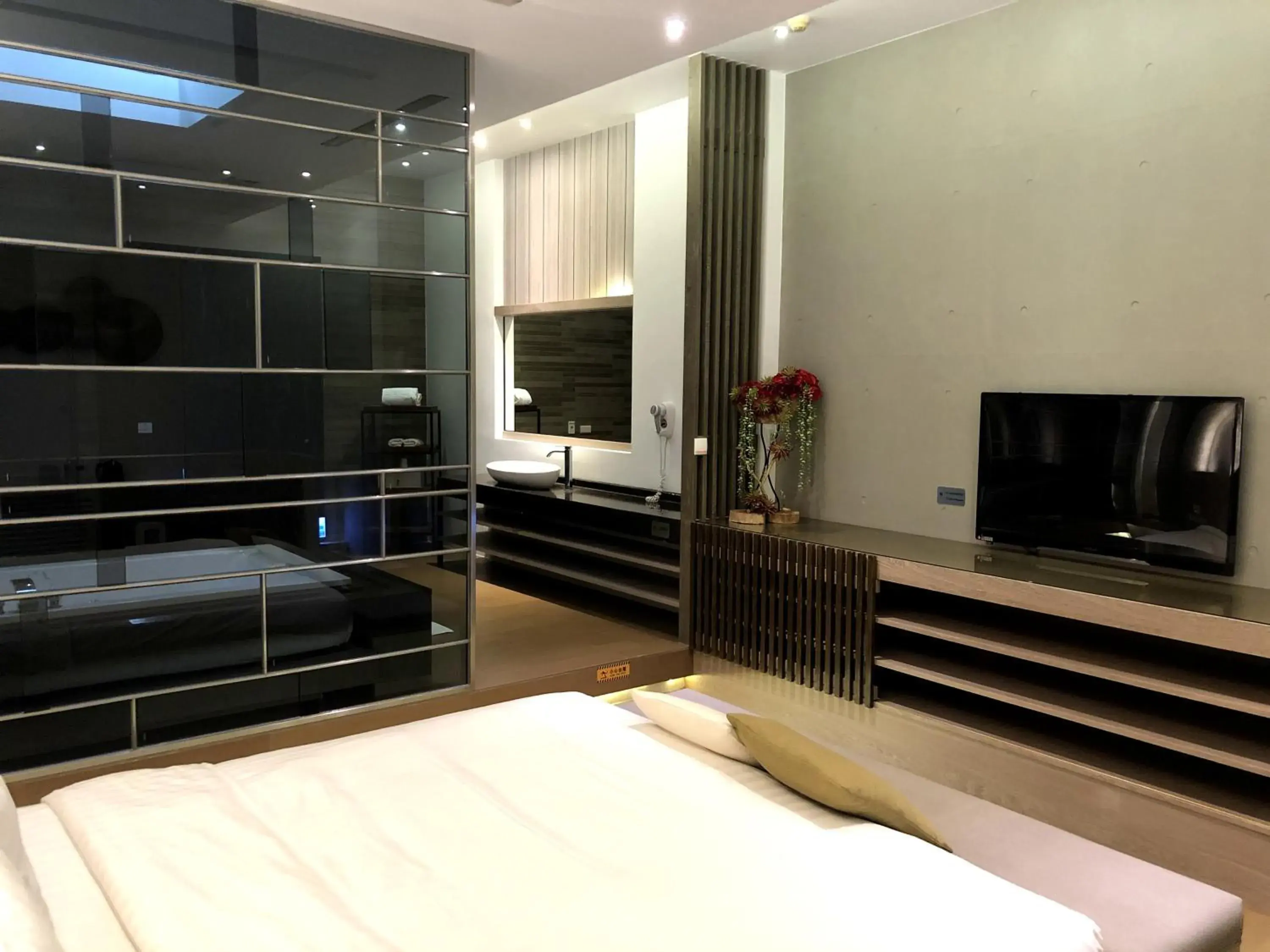 TV and multimedia, Bed in H Villa Inn TV and multimedia, Bed in H Villa Inn