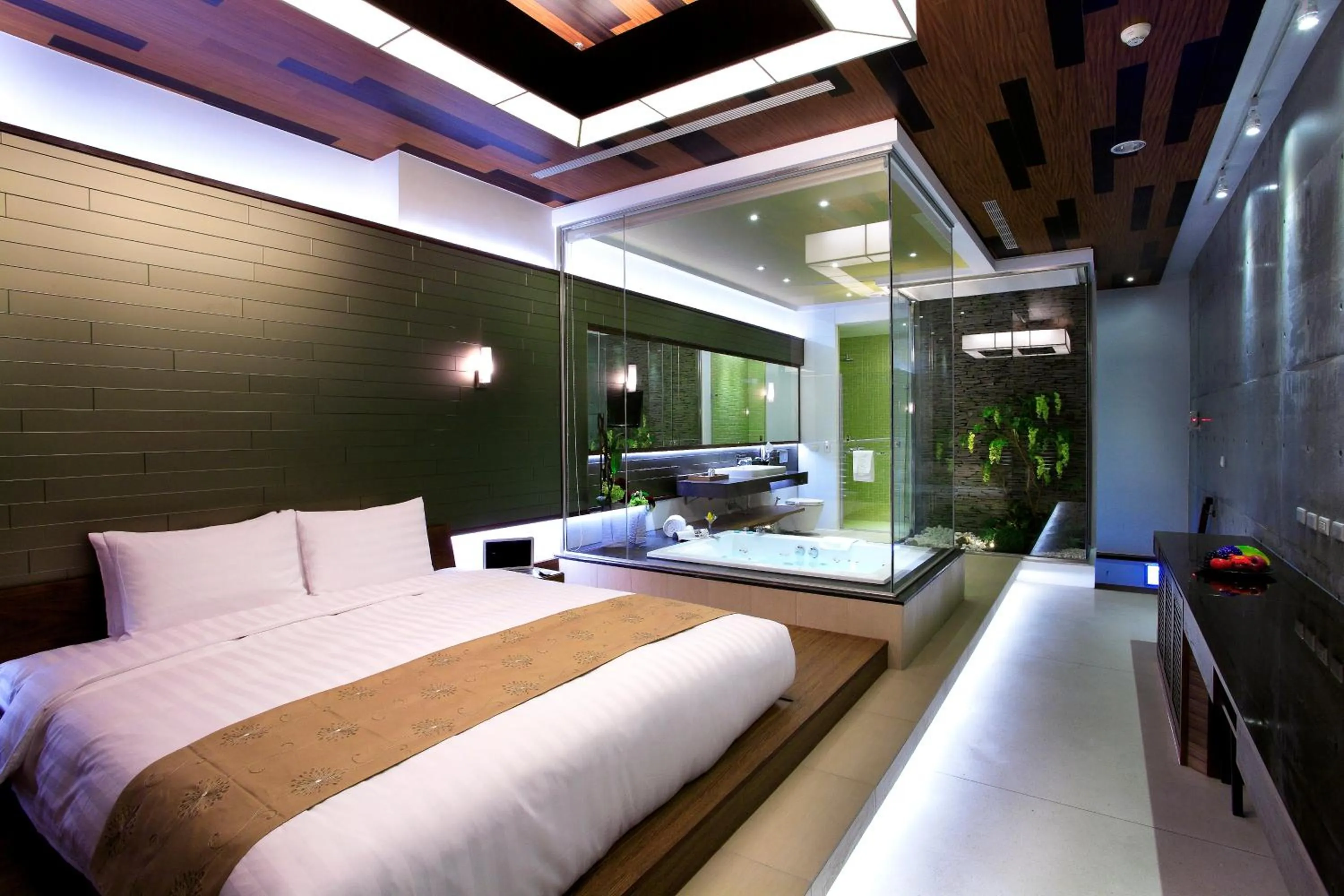 Photo of the whole room, Bed in H Villa Inn