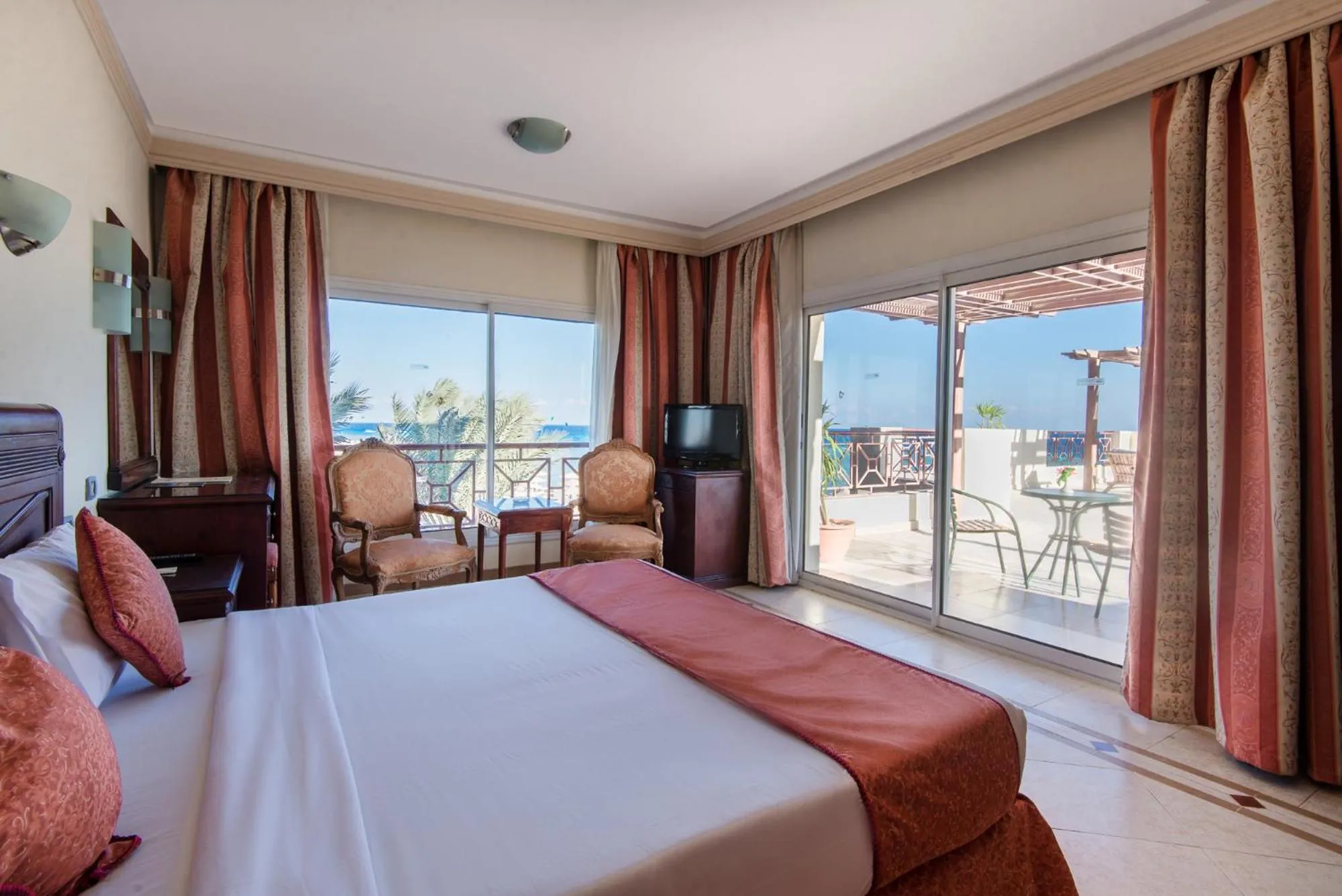 Sea view, Bed in Imperial Shams Abu Soma