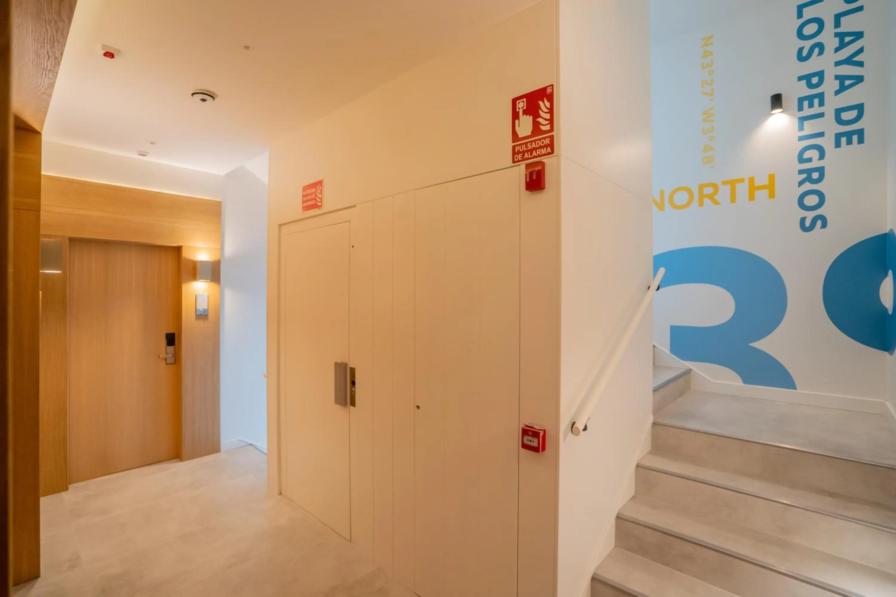 elevator in Sercotel El Balcón de la Bahía Suites