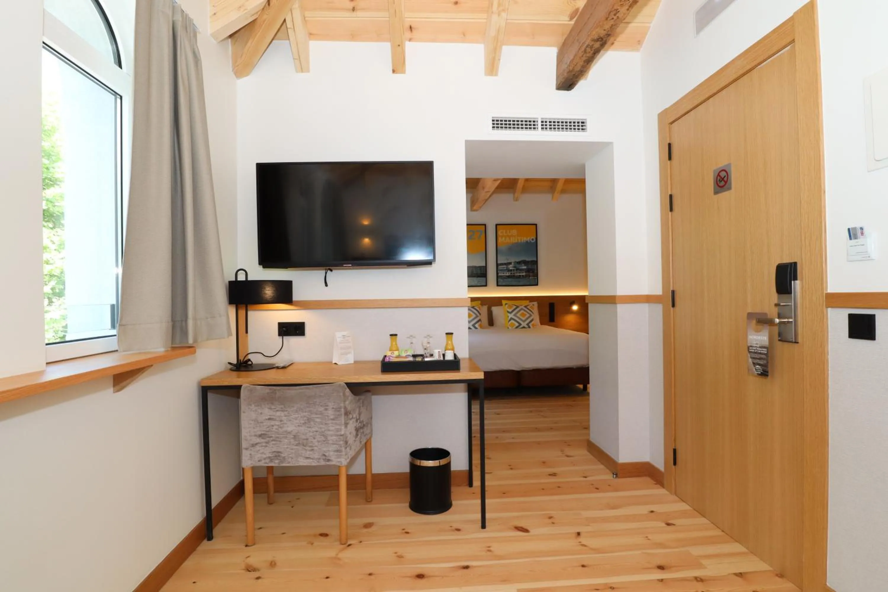 TV and multimedia in Sercotel El Balcón de la Bahía Suites