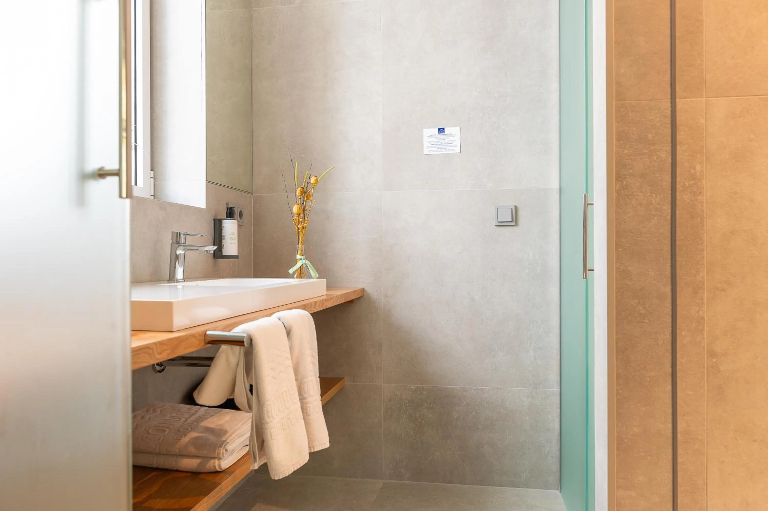 Bathroom in Sercotel El Balcón de la Bahía Suites