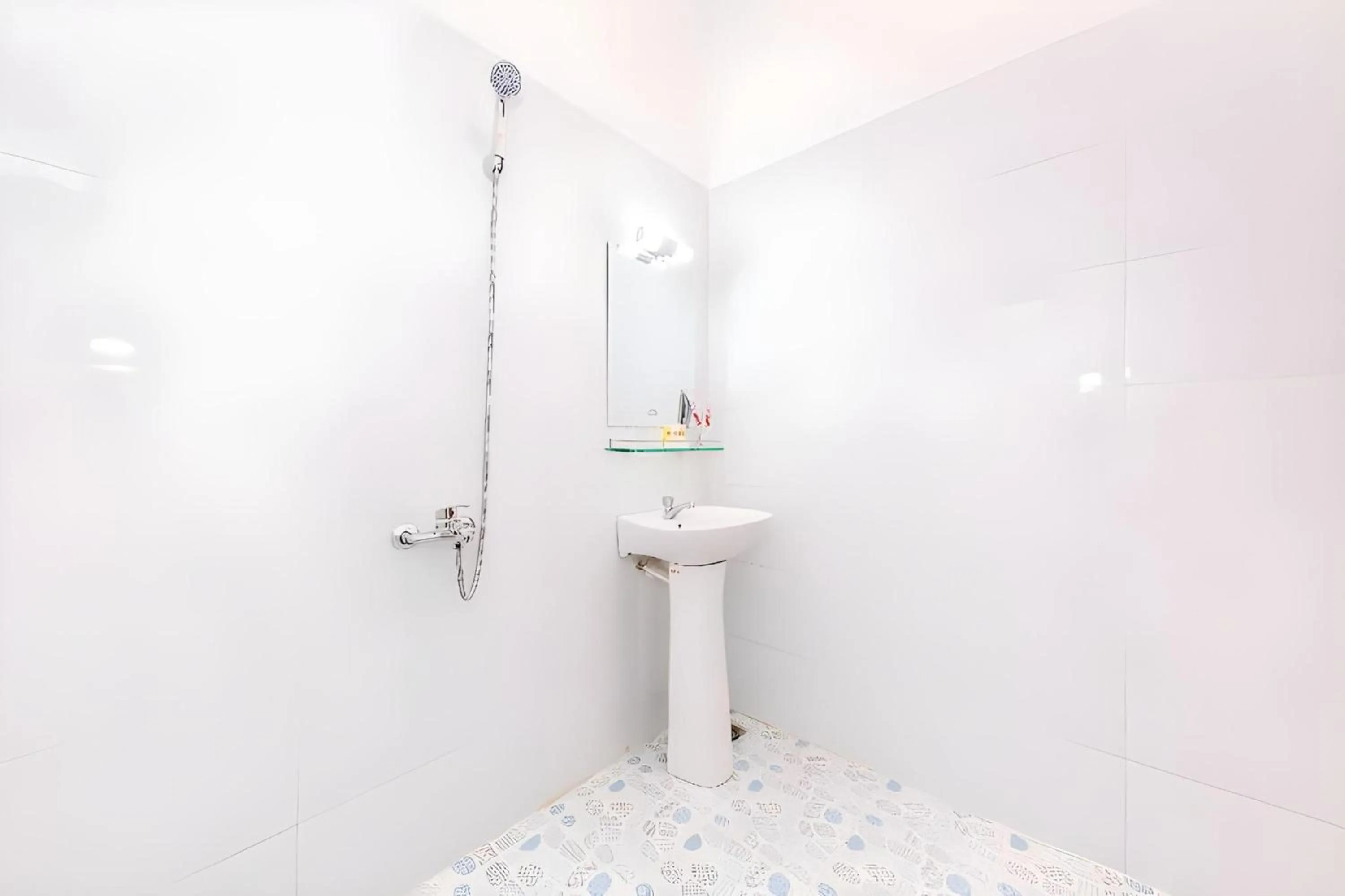 Bathroom in Super OYO 598 Peony Hotel