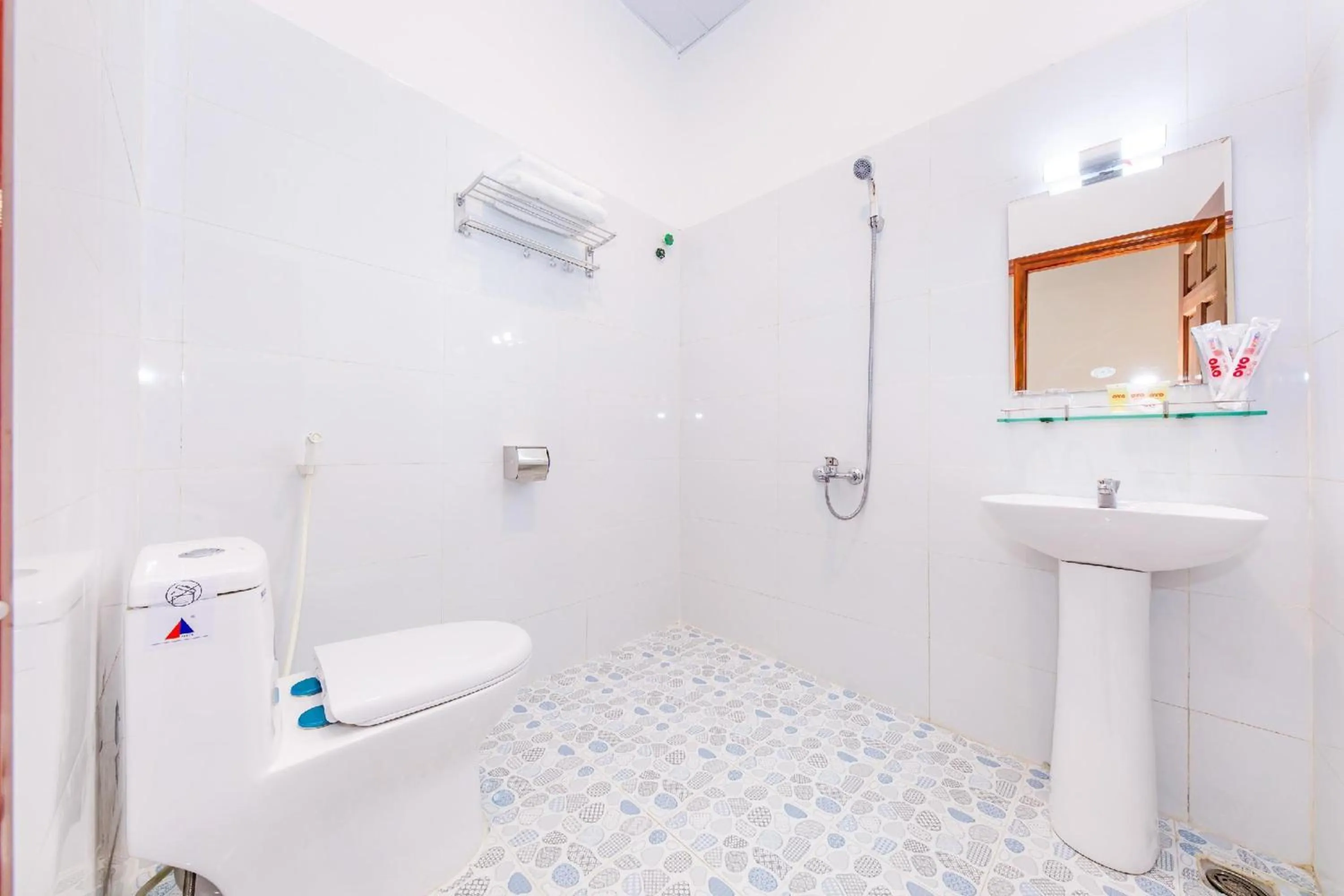 Bathroom in Super OYO 598 Peony Hotel