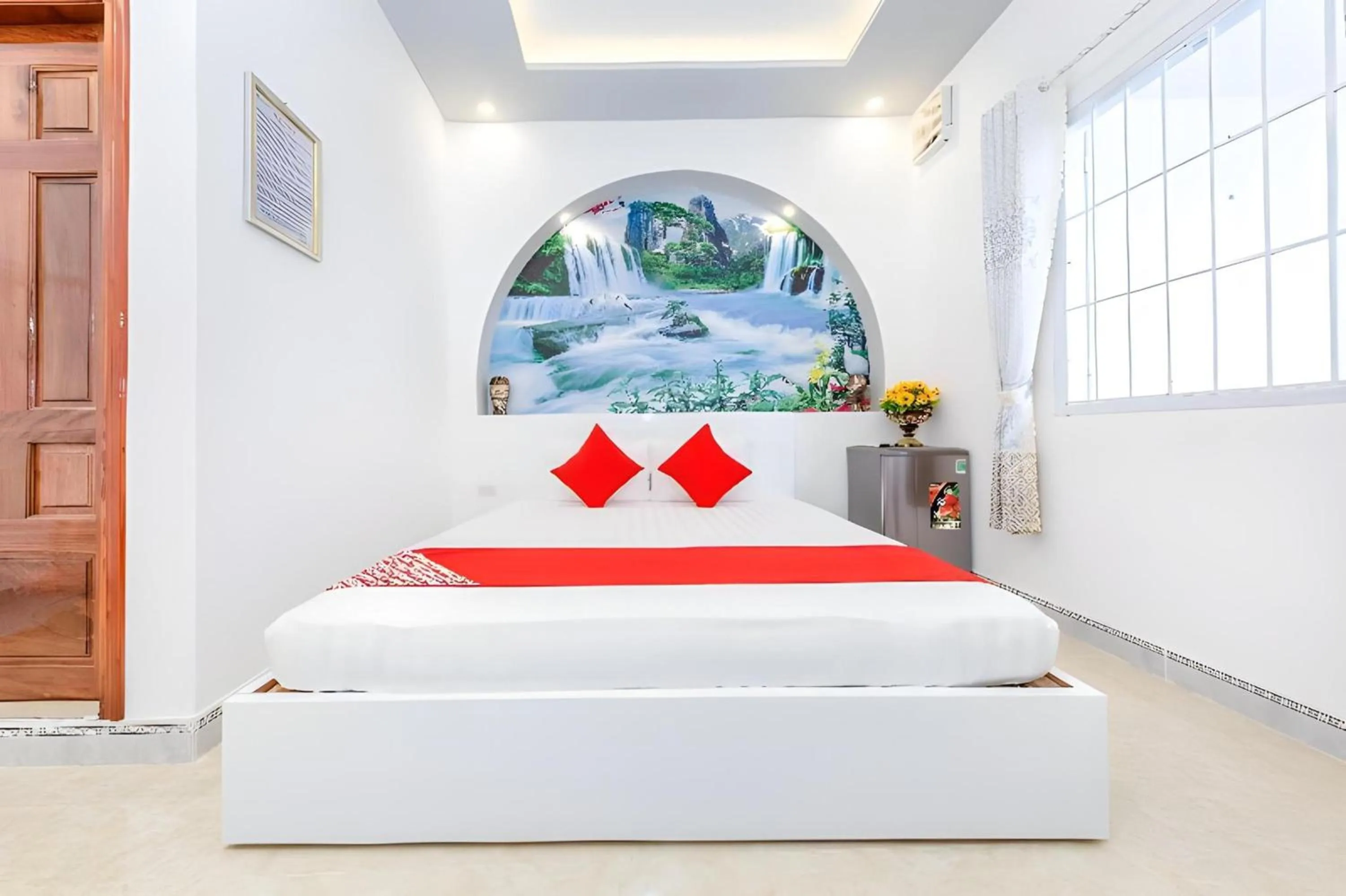 Photo of the whole room, Bed in Super OYO 598 Peony Hotel