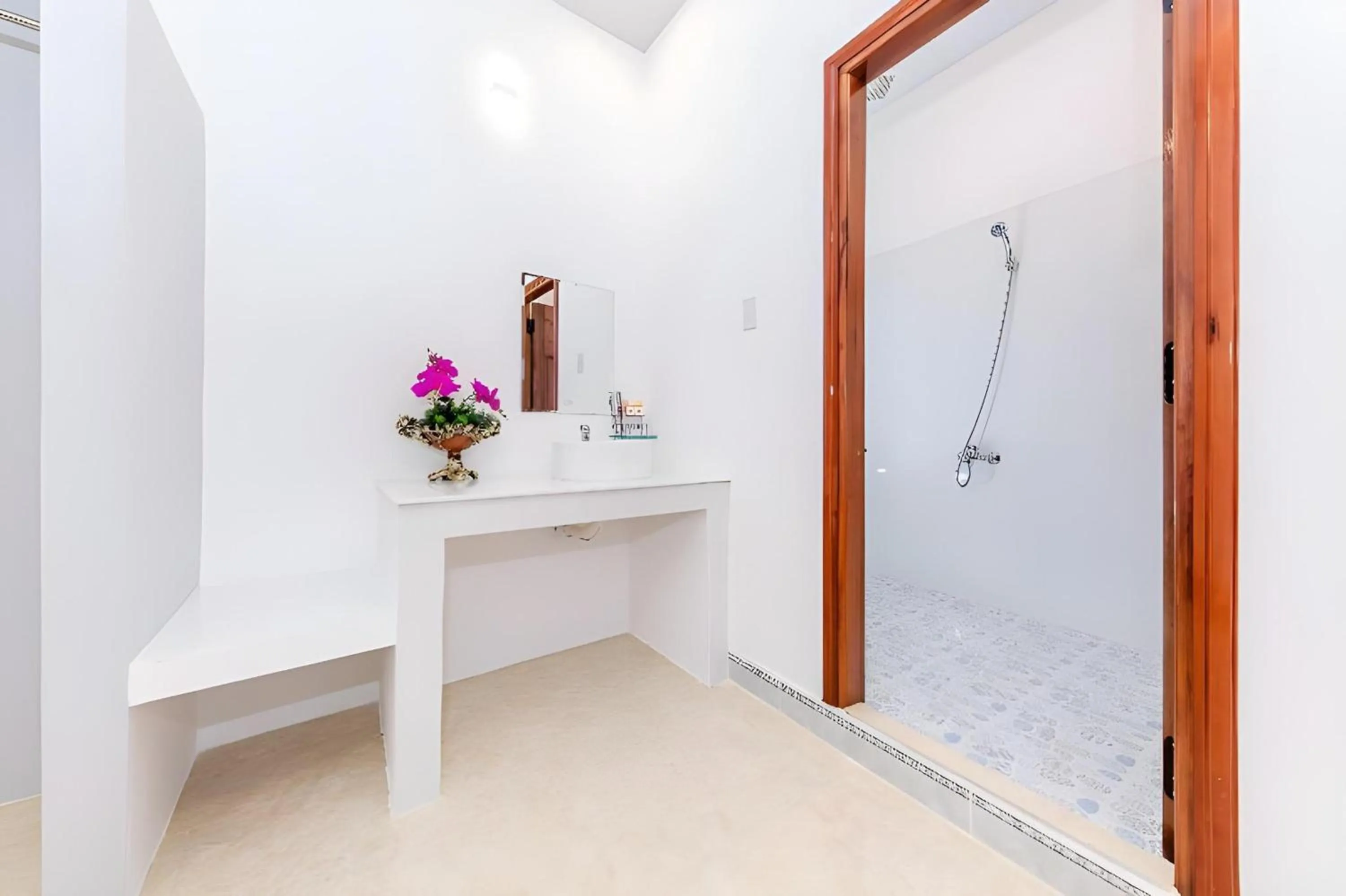 Shower in Super OYO 598 Peony Hotel