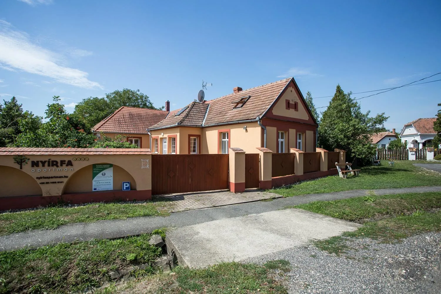 Property building in Nyirfa Apartmanház Döröske