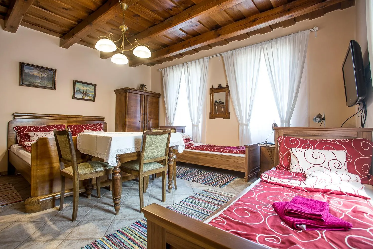 Photo of the whole room in Nyirfa Apartmanház Döröske