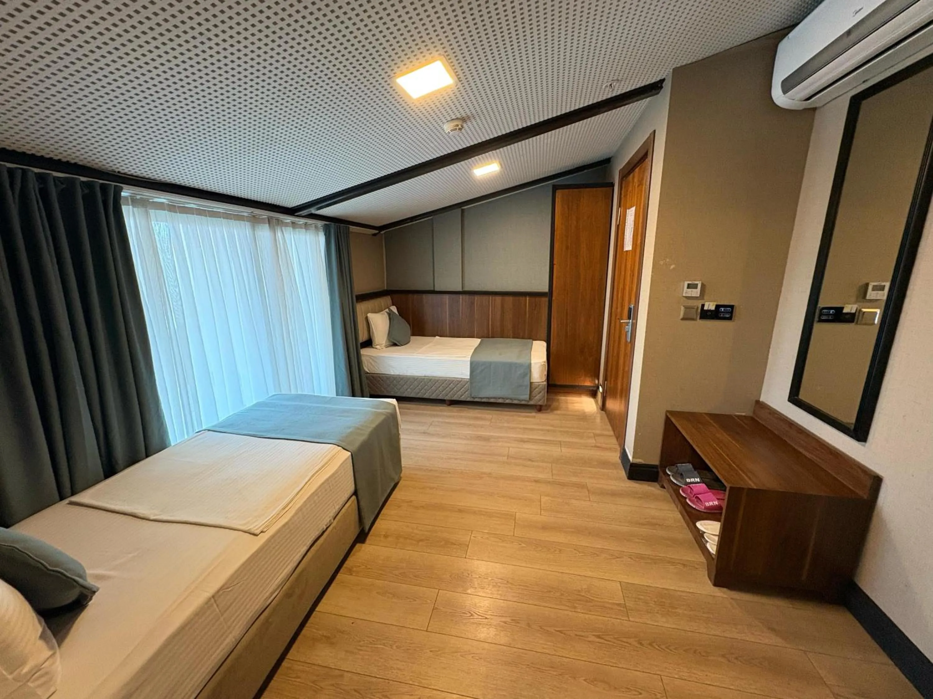 Family, Bed in Valens Hotel Downtown