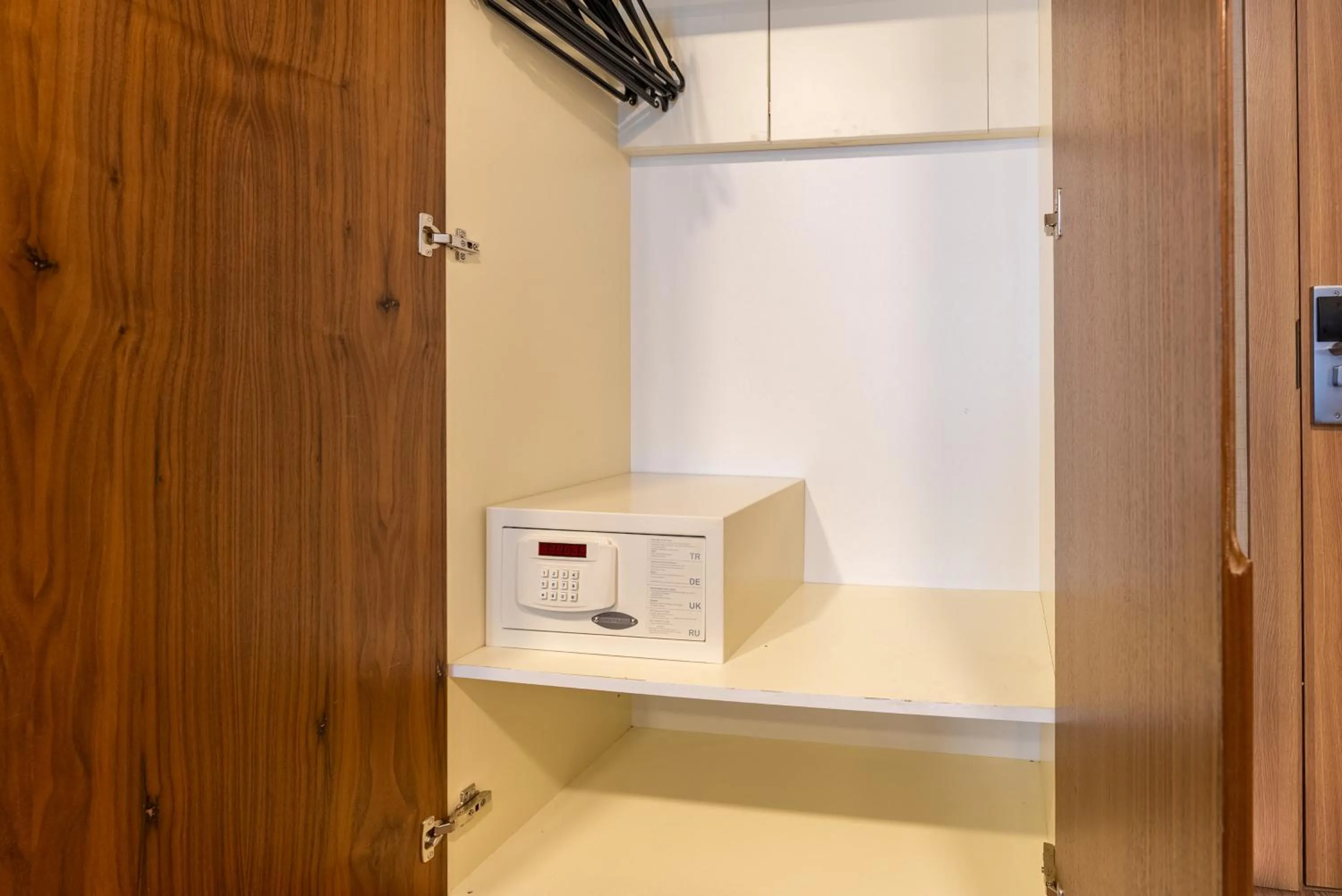 wardrobe in Valens Hotel Downtown