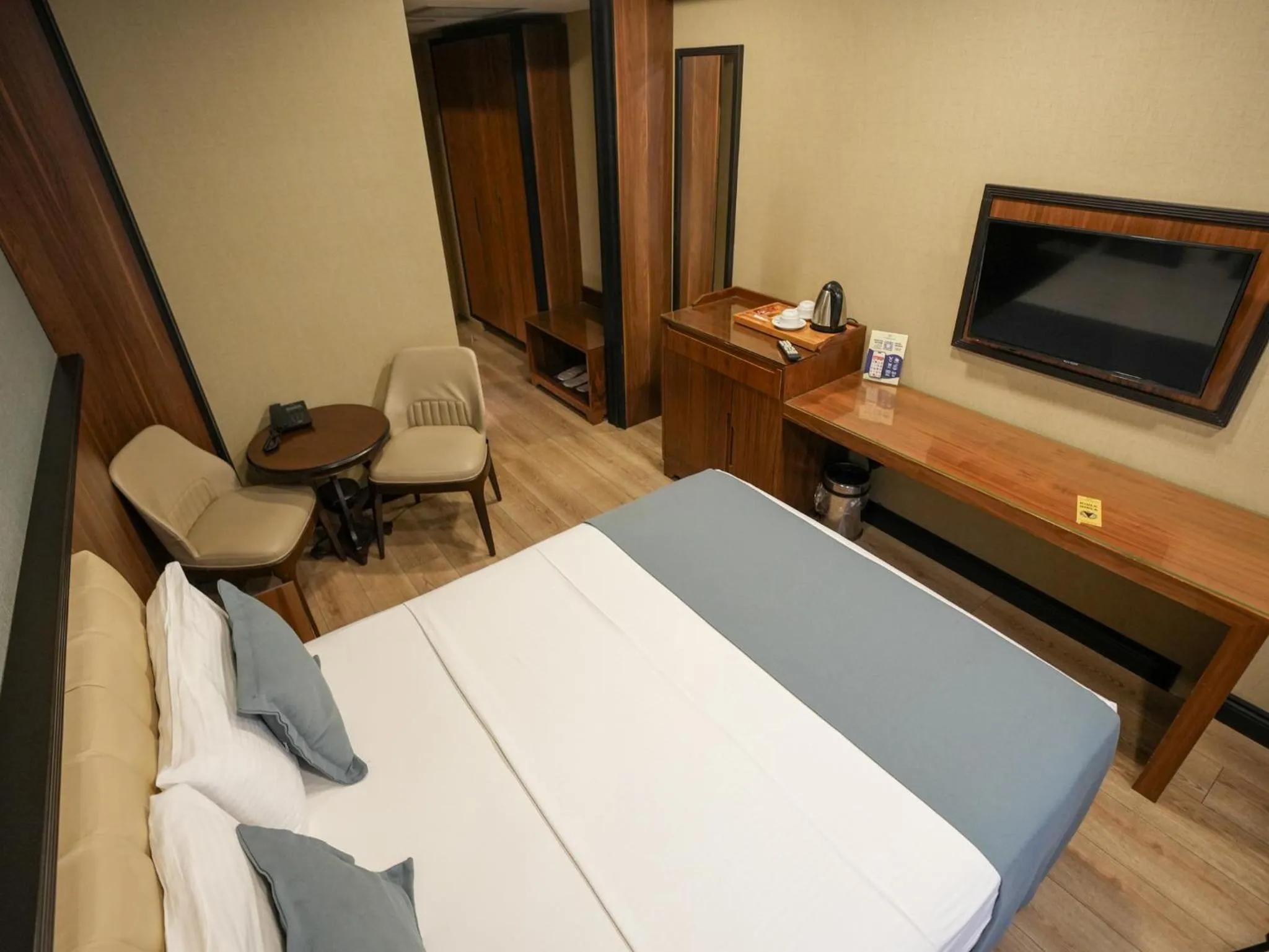 TV and multimedia in Valens Hotel Downtown