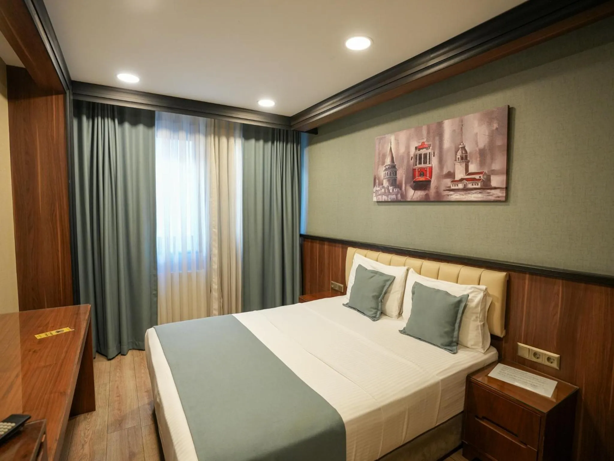 Bed in Valens Hotel Downtown