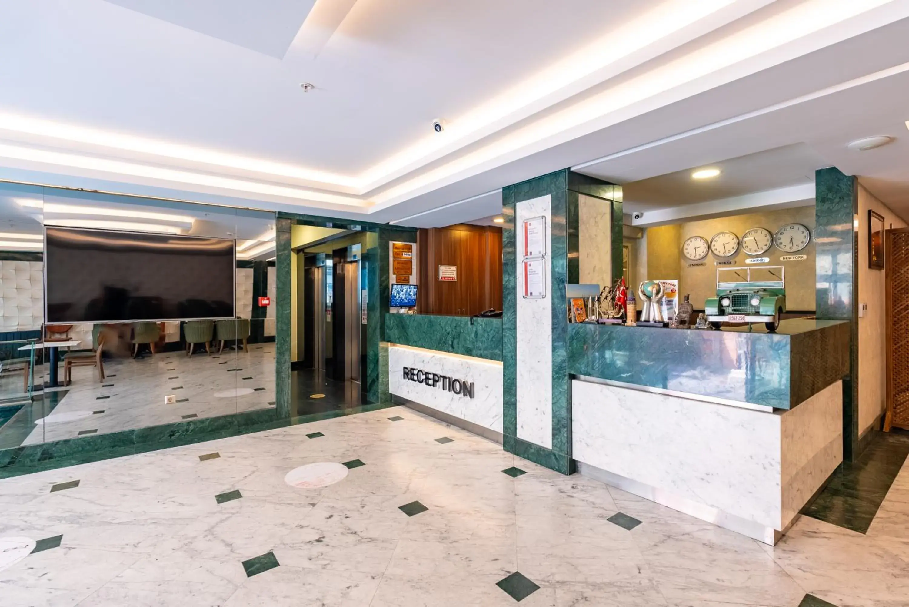 Lobby or reception in Valens Hotel Downtown Lobby or reception in Valens Hotel Downtown