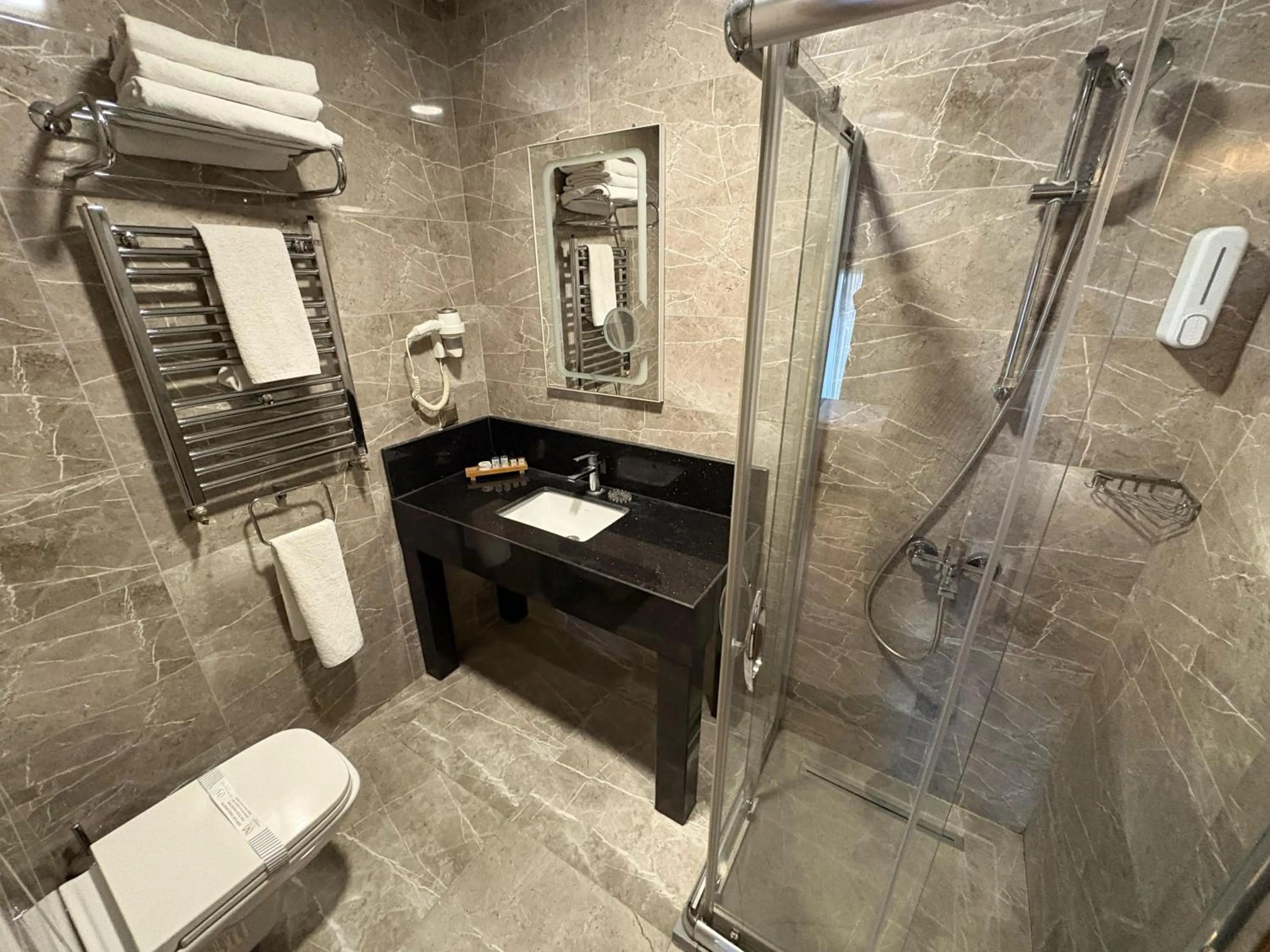 Bathroom in Valens Hotel Downtown