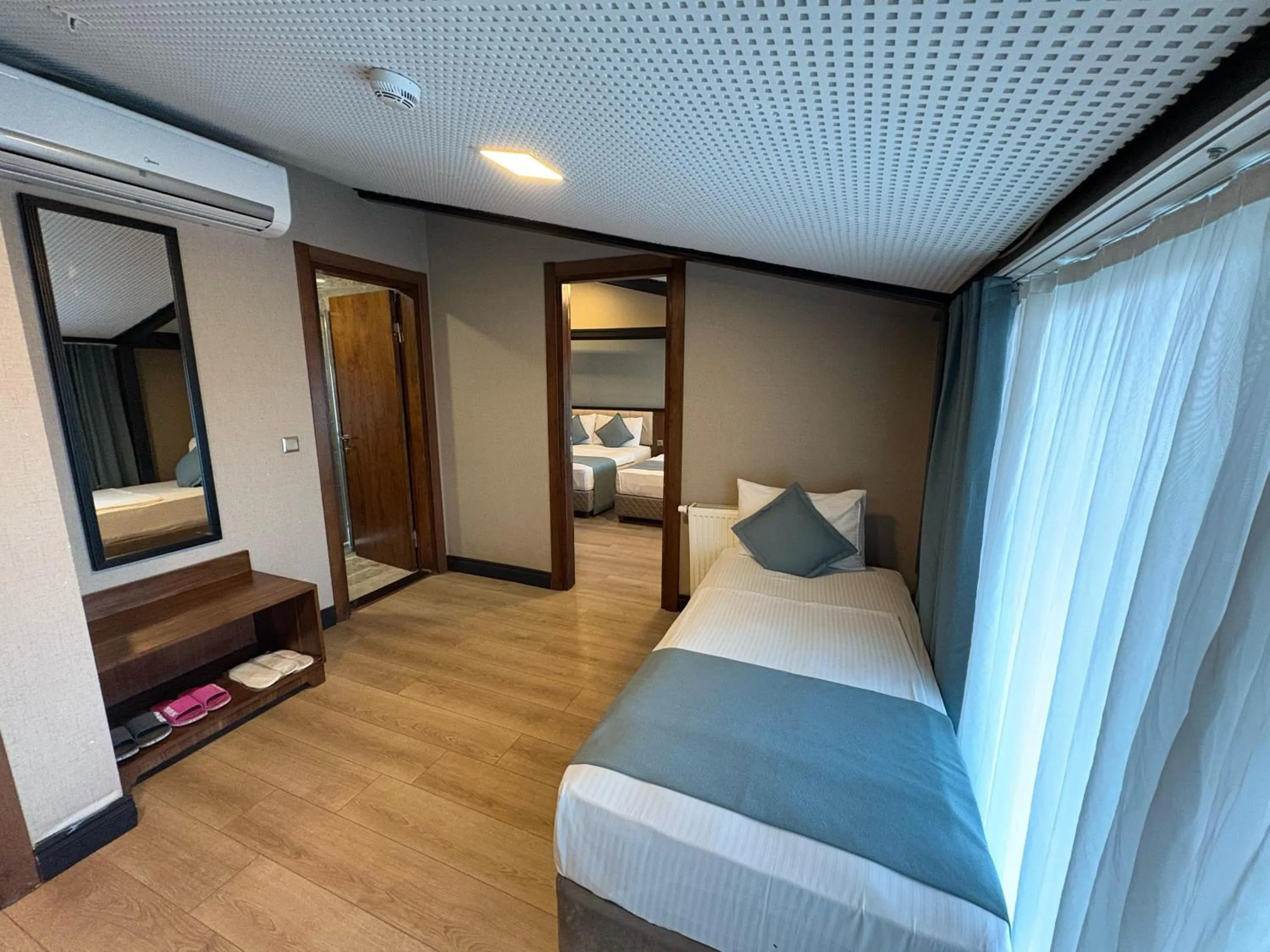 Bedroom, Bed in Valens Hotel Downtown