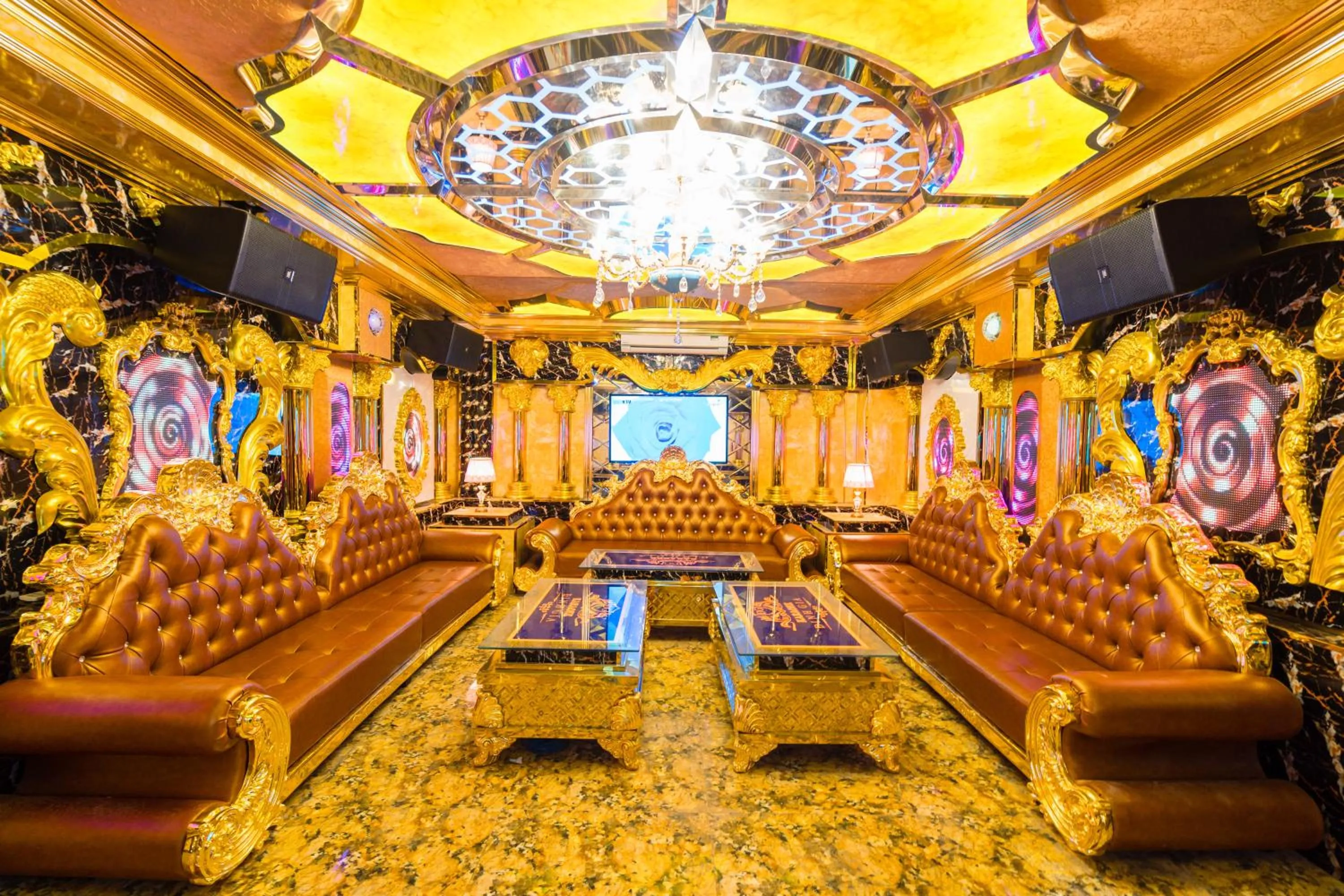 Nightclub / DJ in Đinh Gia Hotel