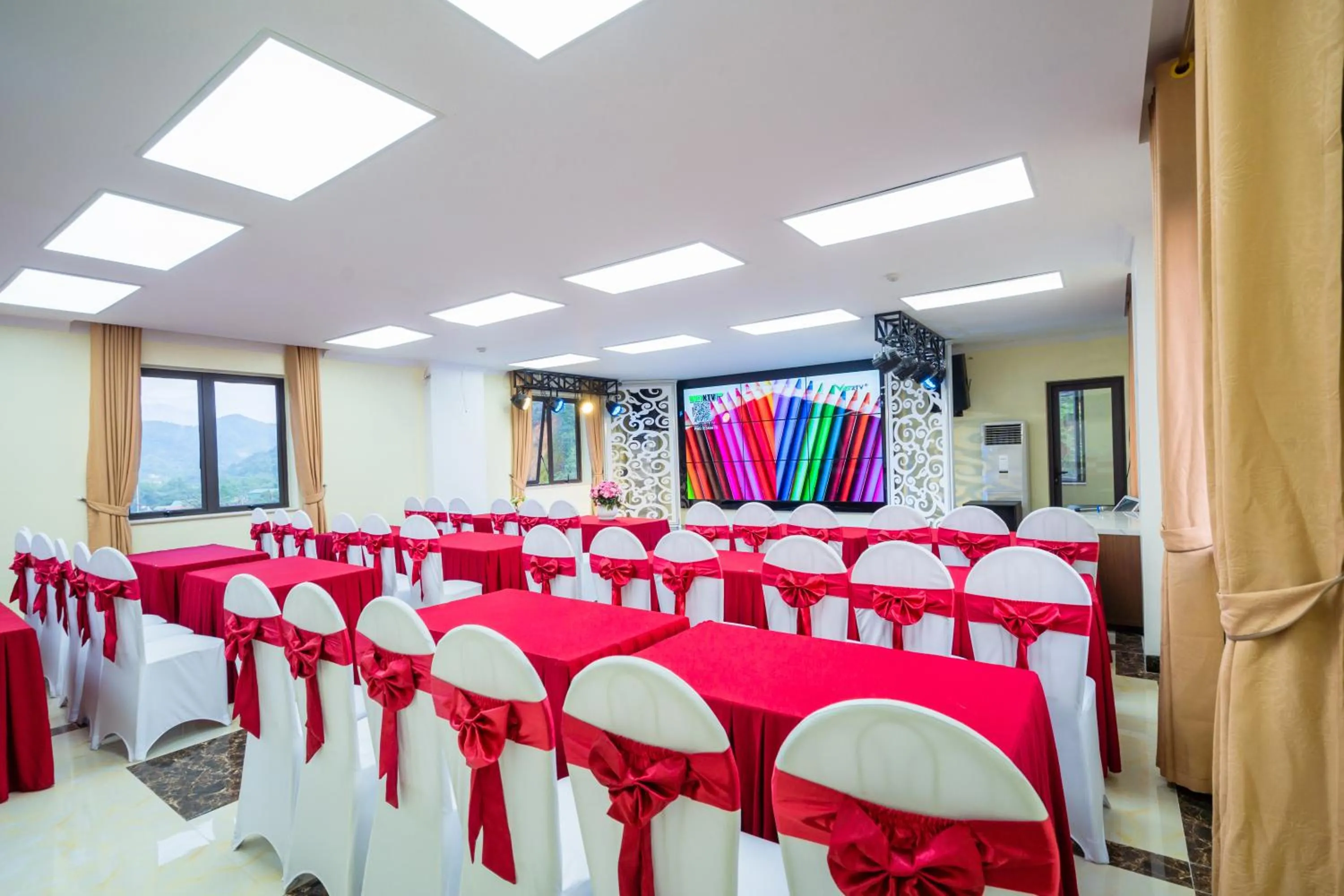 Business facilities in Đinh Gia Hotel