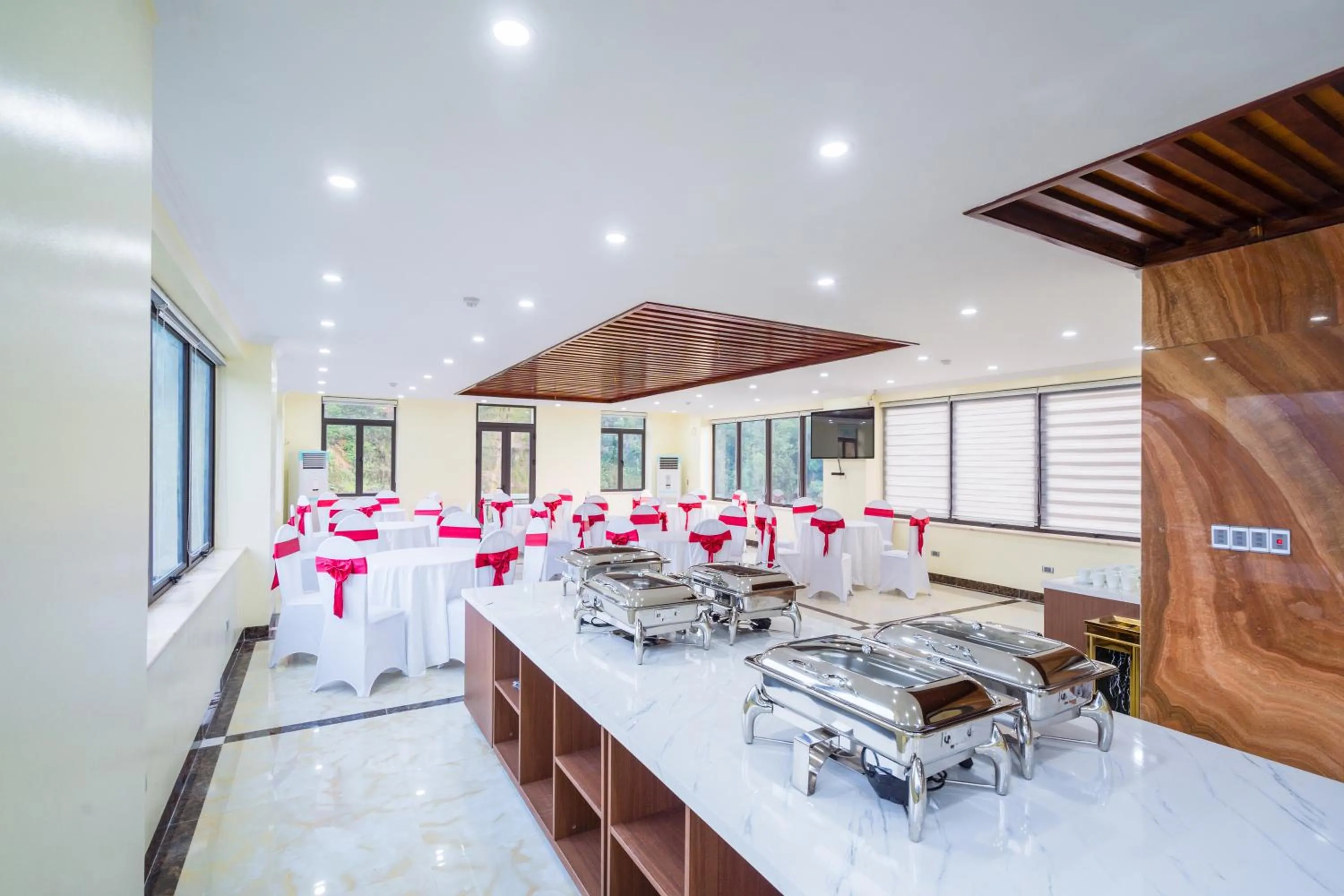 Business facilities in Đinh Gia Hotel