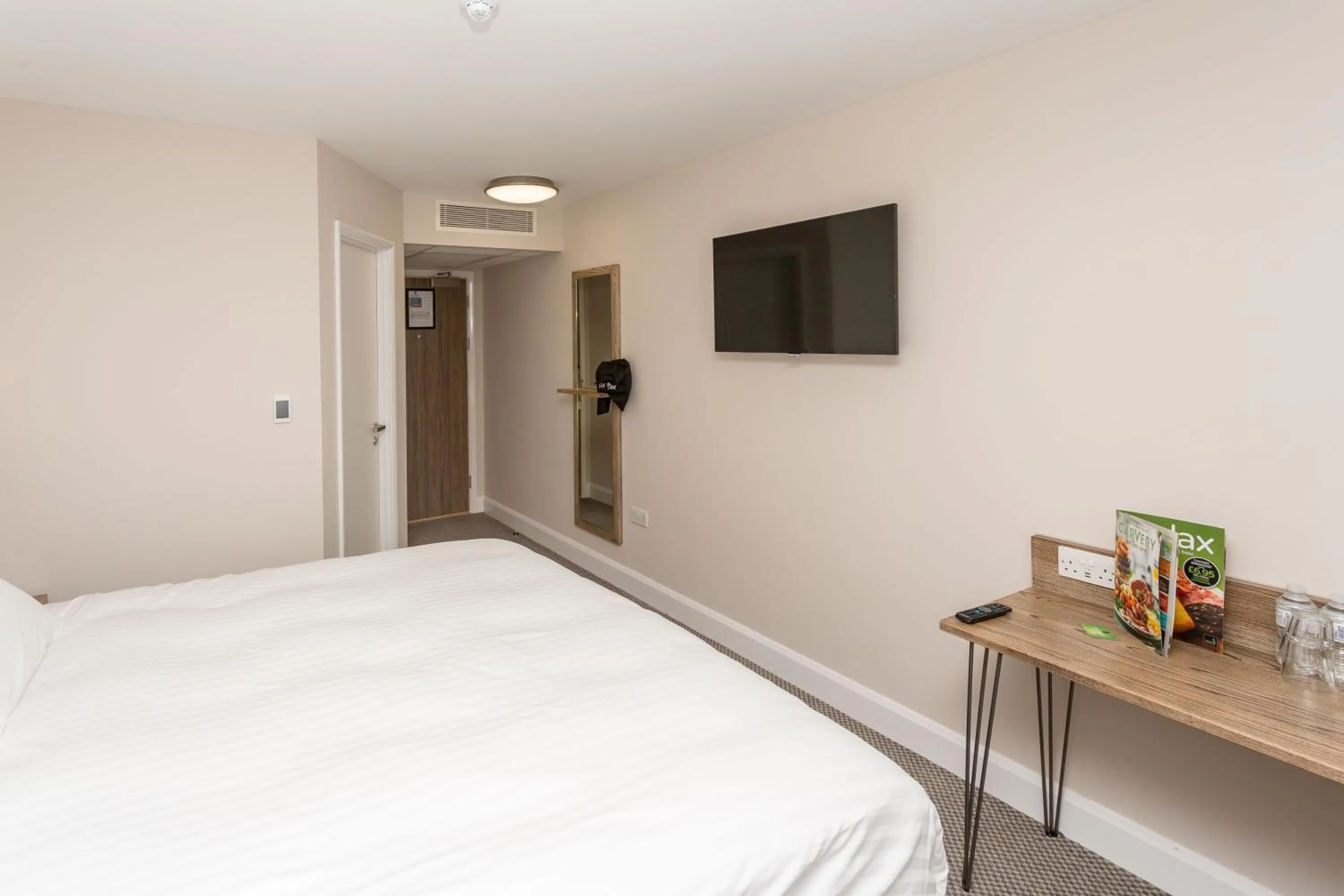 Bedroom, Bed in The Aviator, formerly Smugglers Cove, Clacton On Sea by Marston's Inns