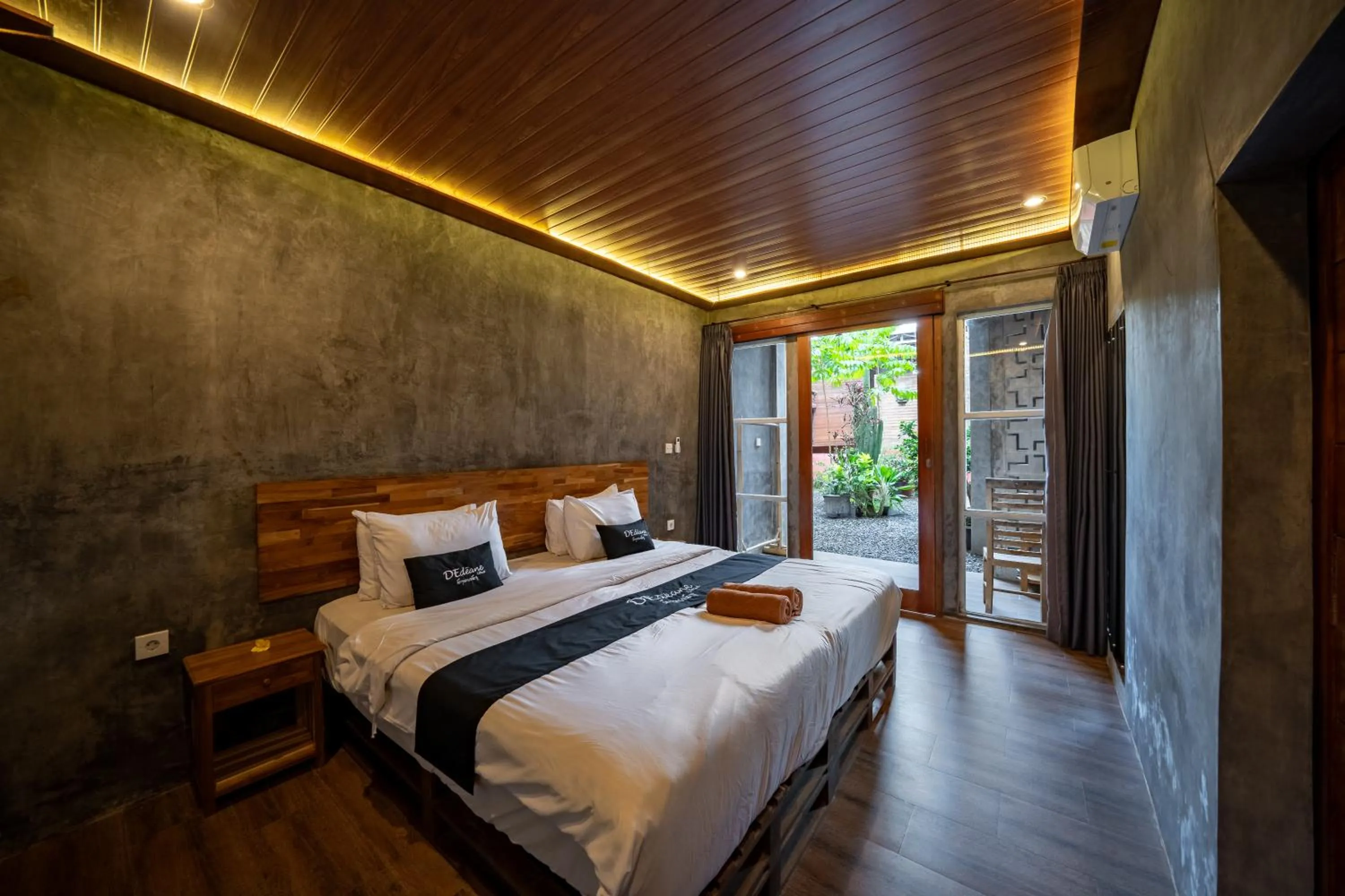 Bed in Dedeane Hotel & Yoga Retreat