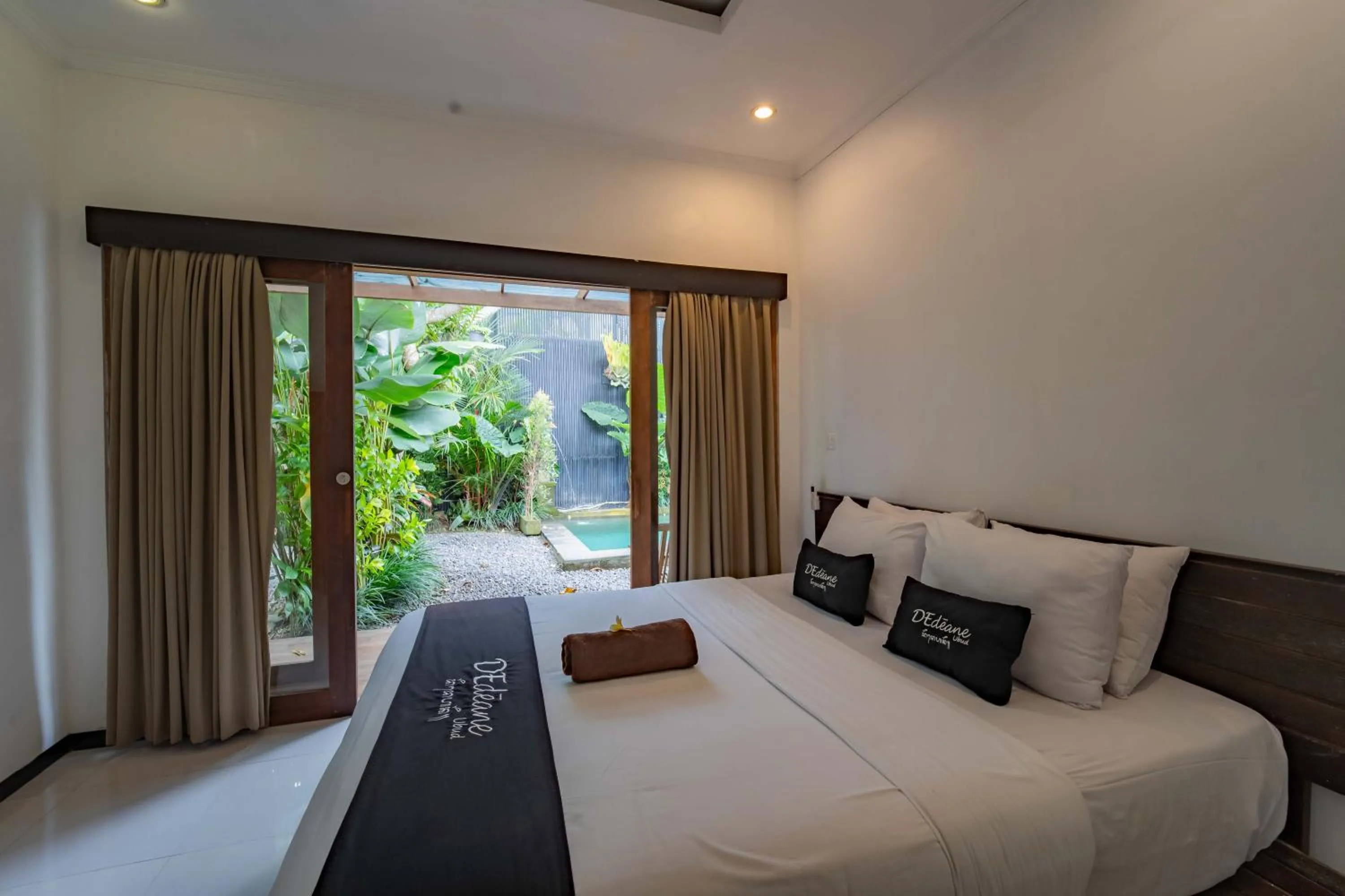 Bed in Dedeane Hotel & Yoga Retreat