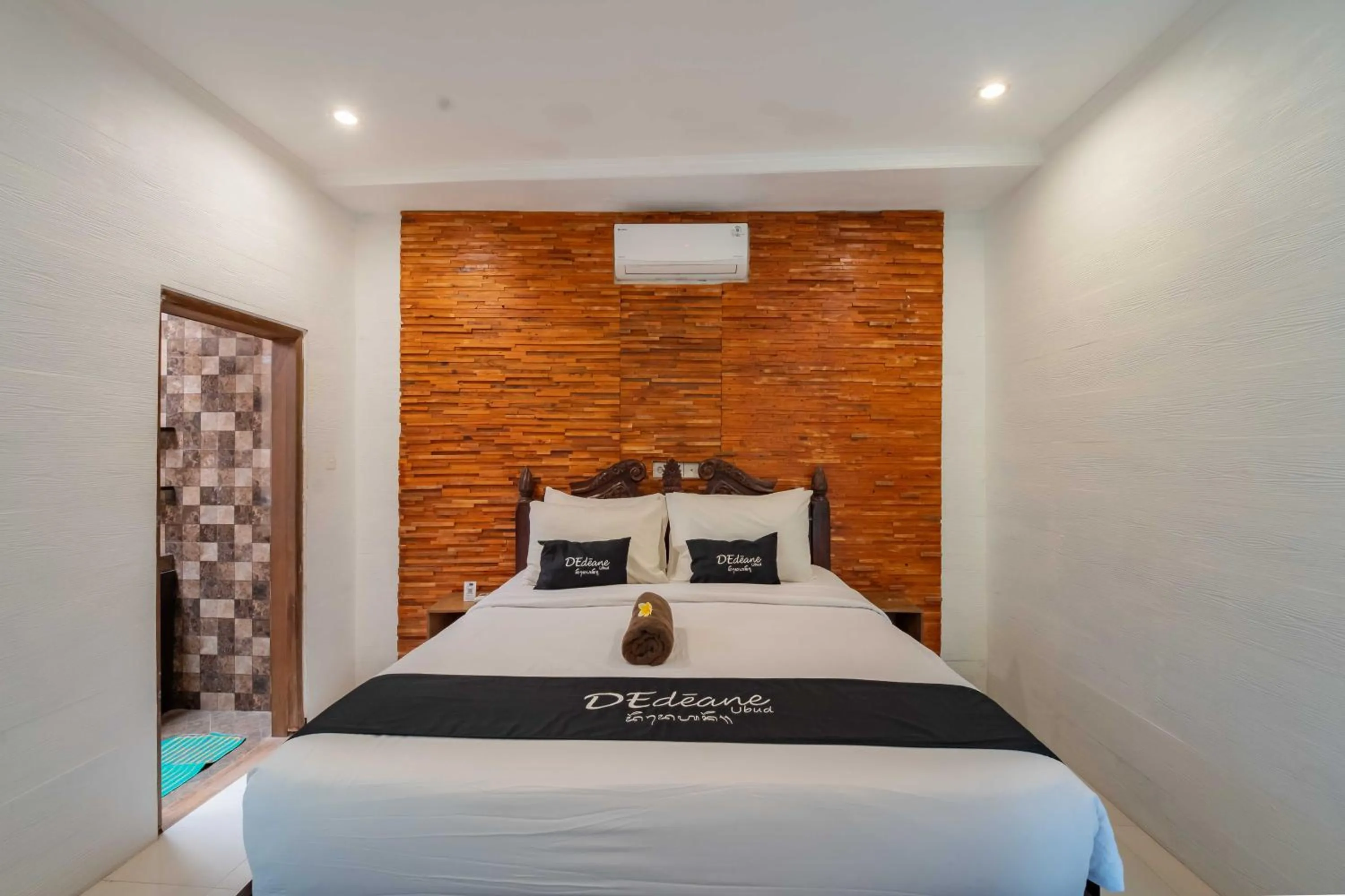 Bed in Dedeane Hotel & Yoga Retreat