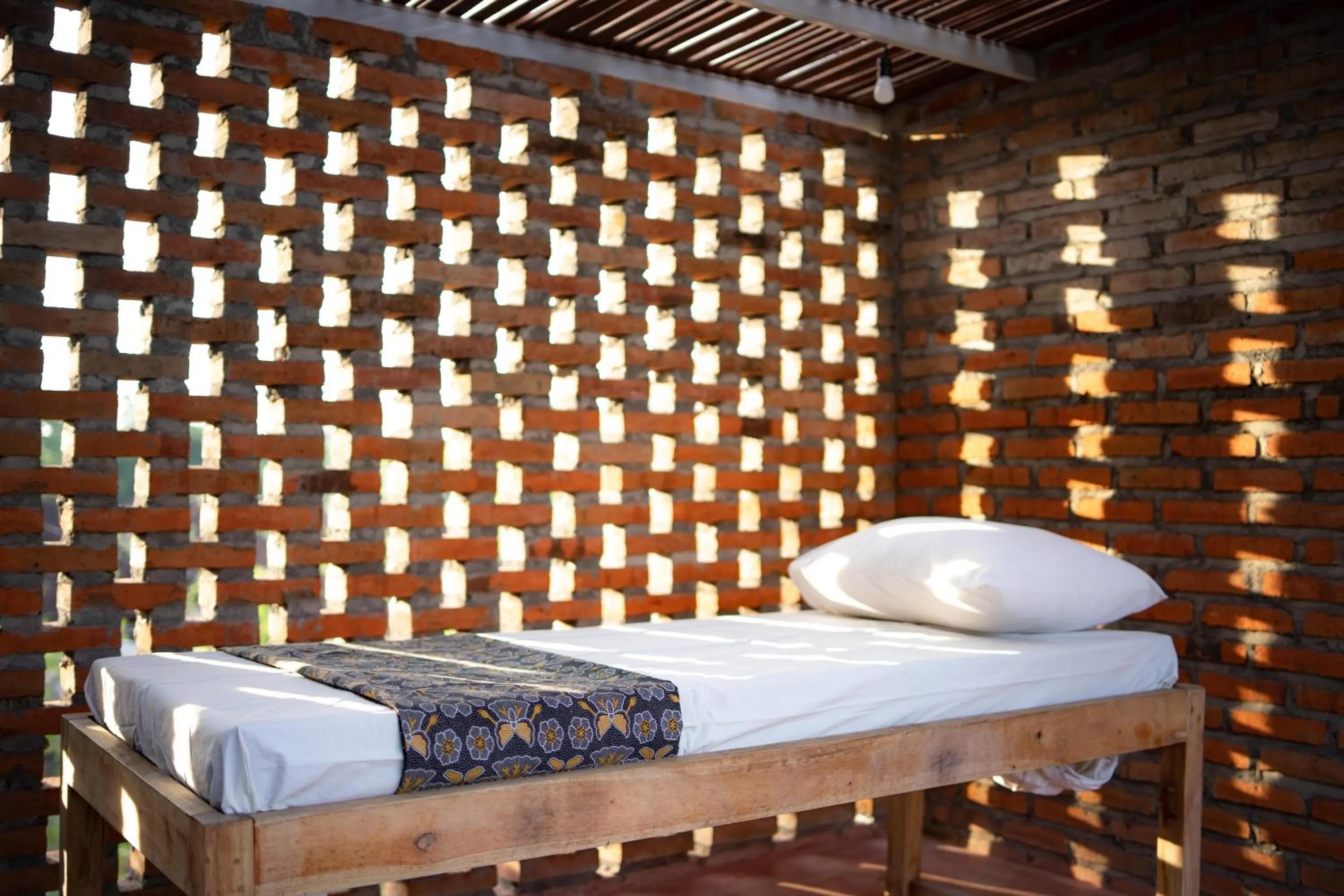 Massage, Bed in Dedeane Hotel & Yoga Retreat