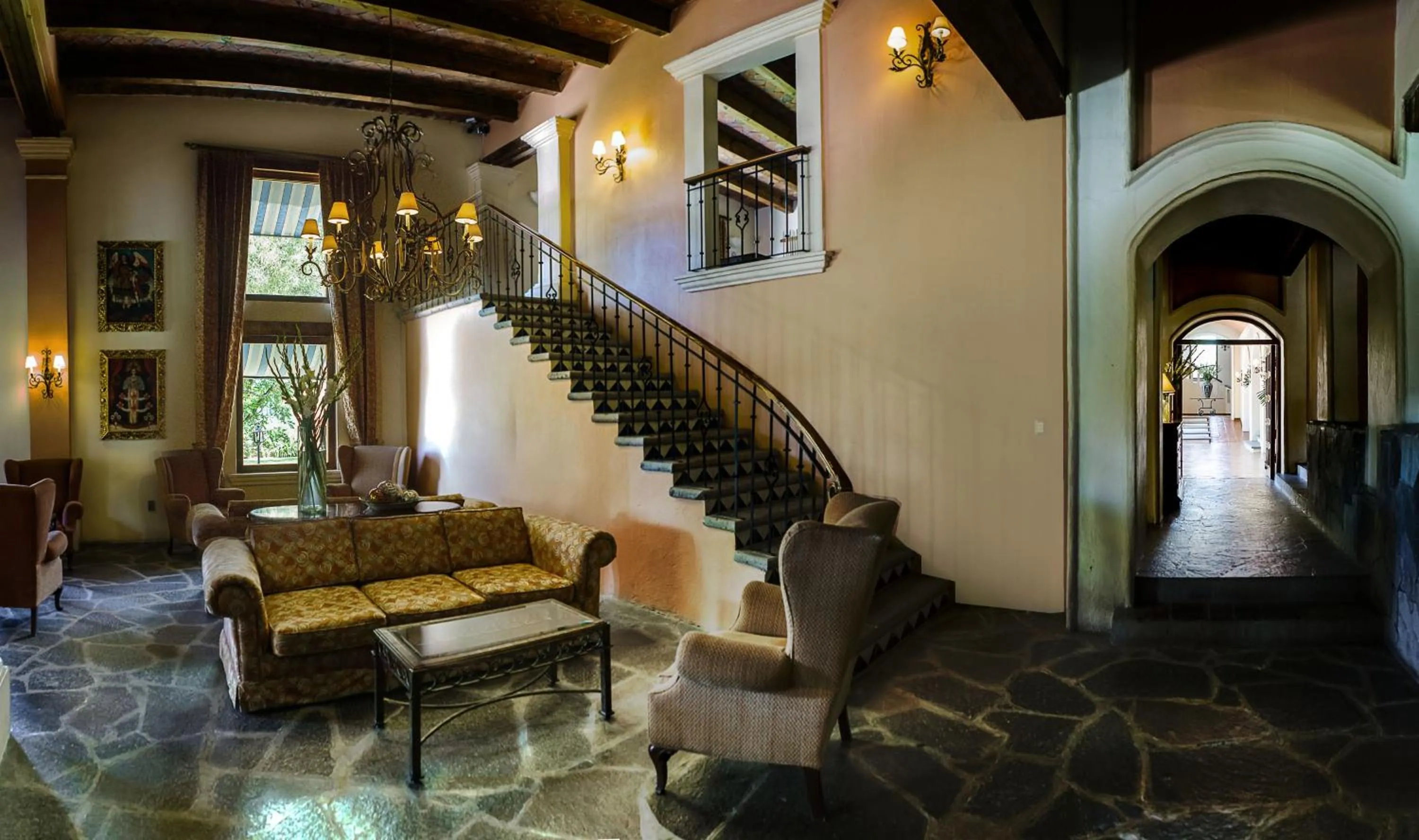 Communal lounge/ TV room in Villa Antigua