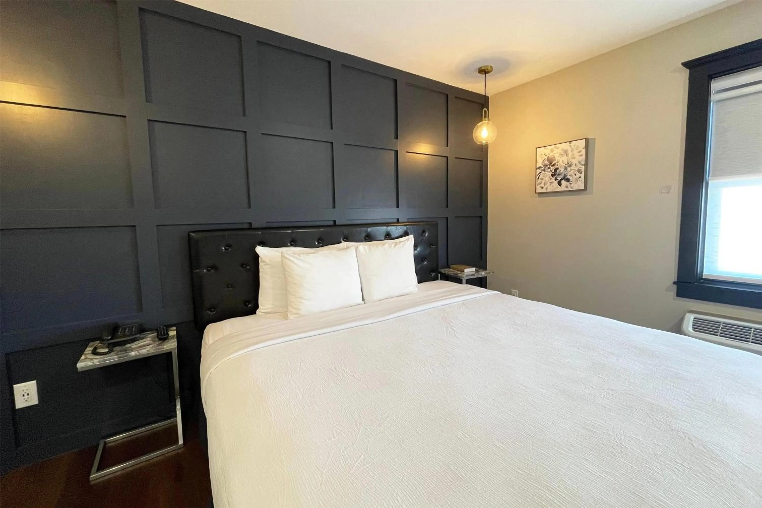 Photo of the whole room, Bed in Chateau Hotel and Conference Center