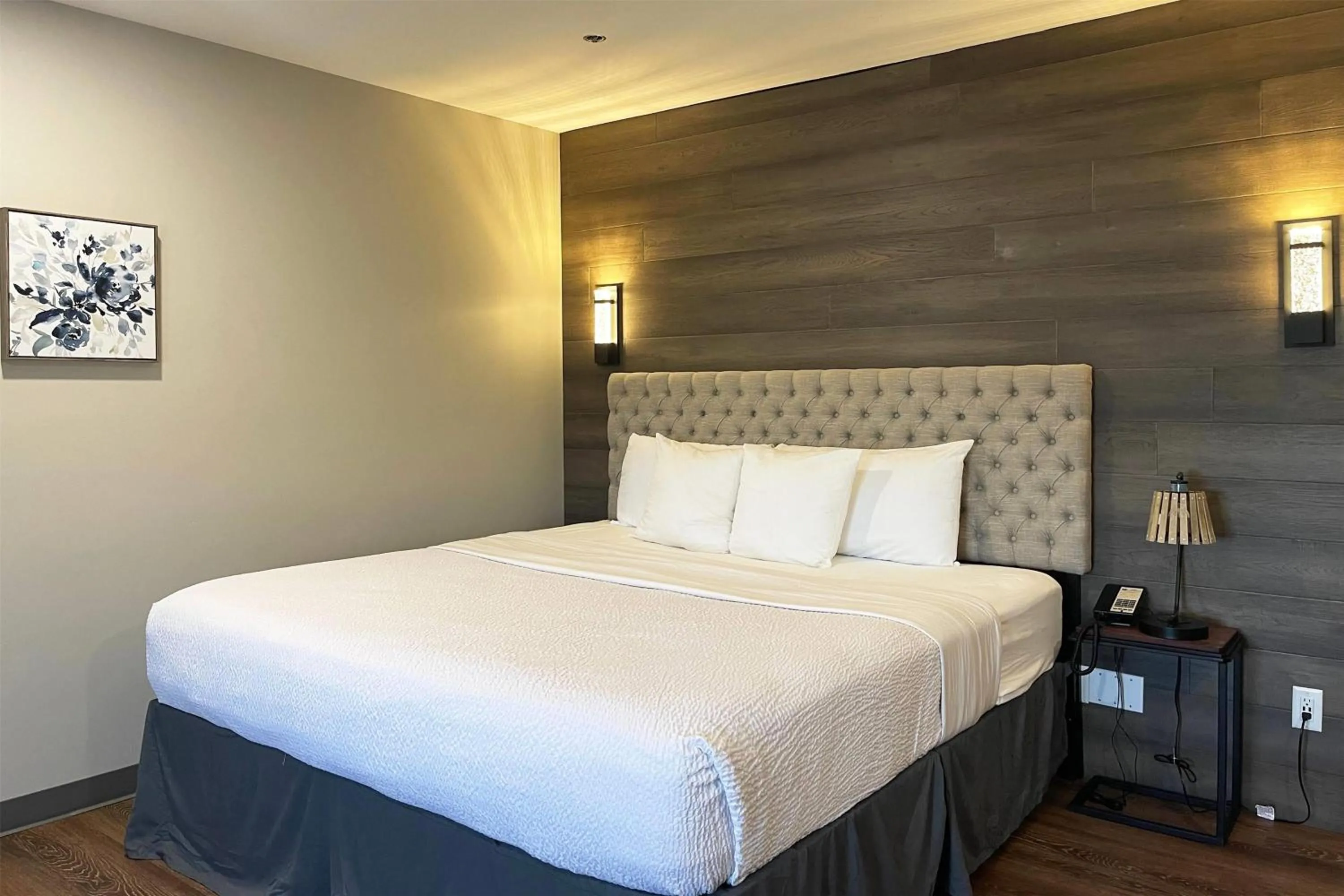 Photo of the whole room, Bed in Chateau Hotel and Conference Center