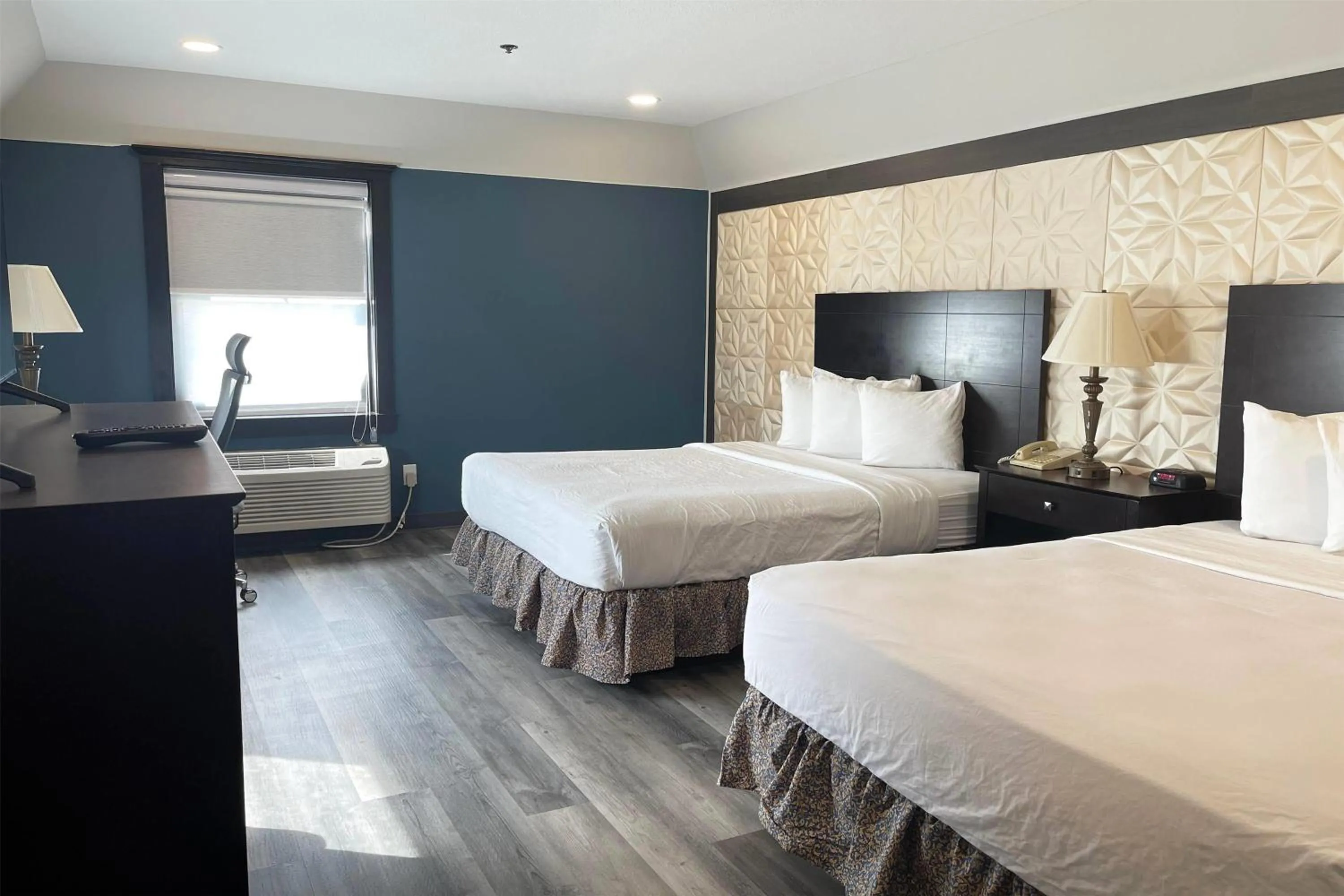 Photo of the whole room, Bed in Chateau Hotel and Conference Center