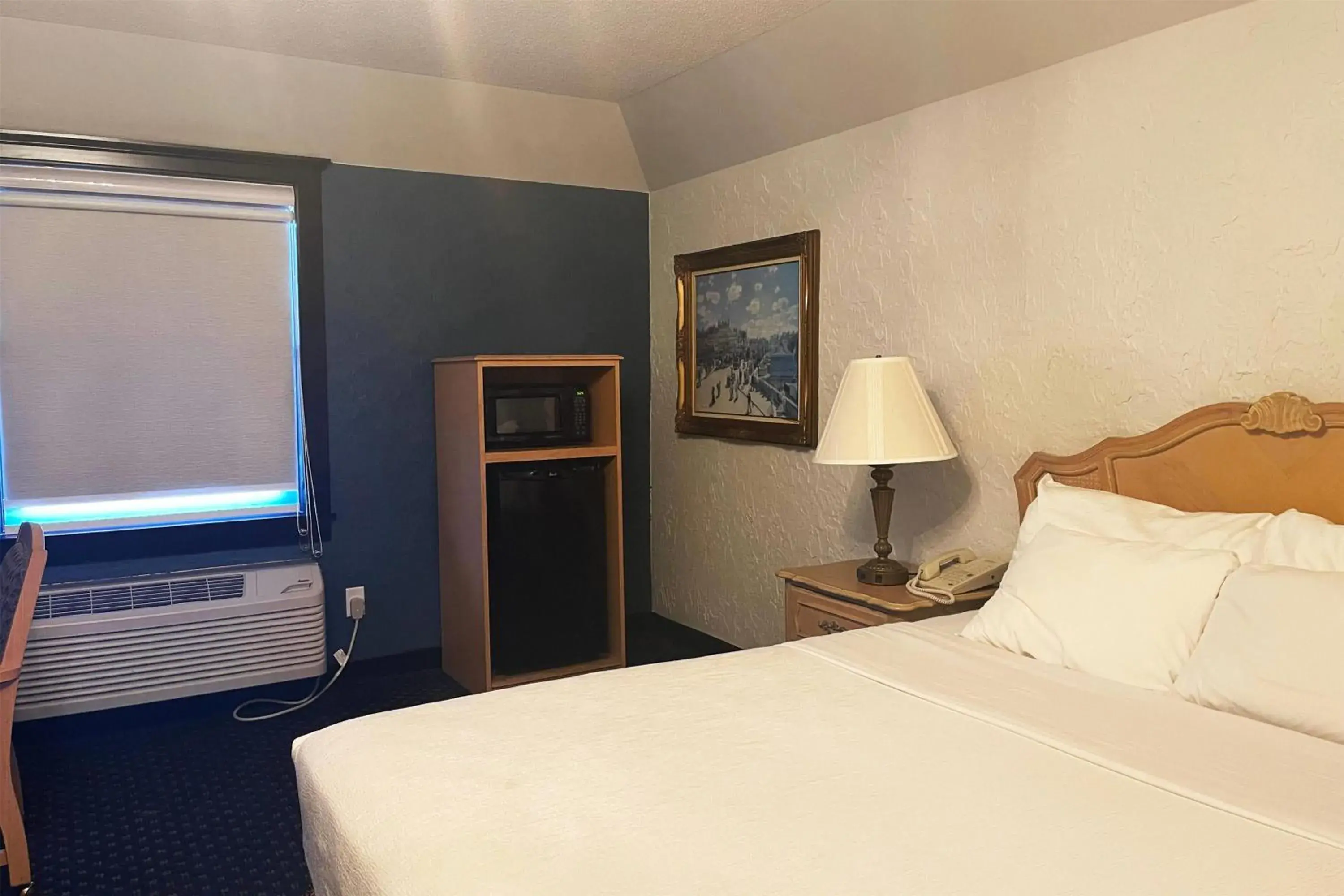 Photo of the whole room, Bed in Chateau Hotel and Conference Center Photo of the whole room, Bed in Chateau Hotel and Conference Center