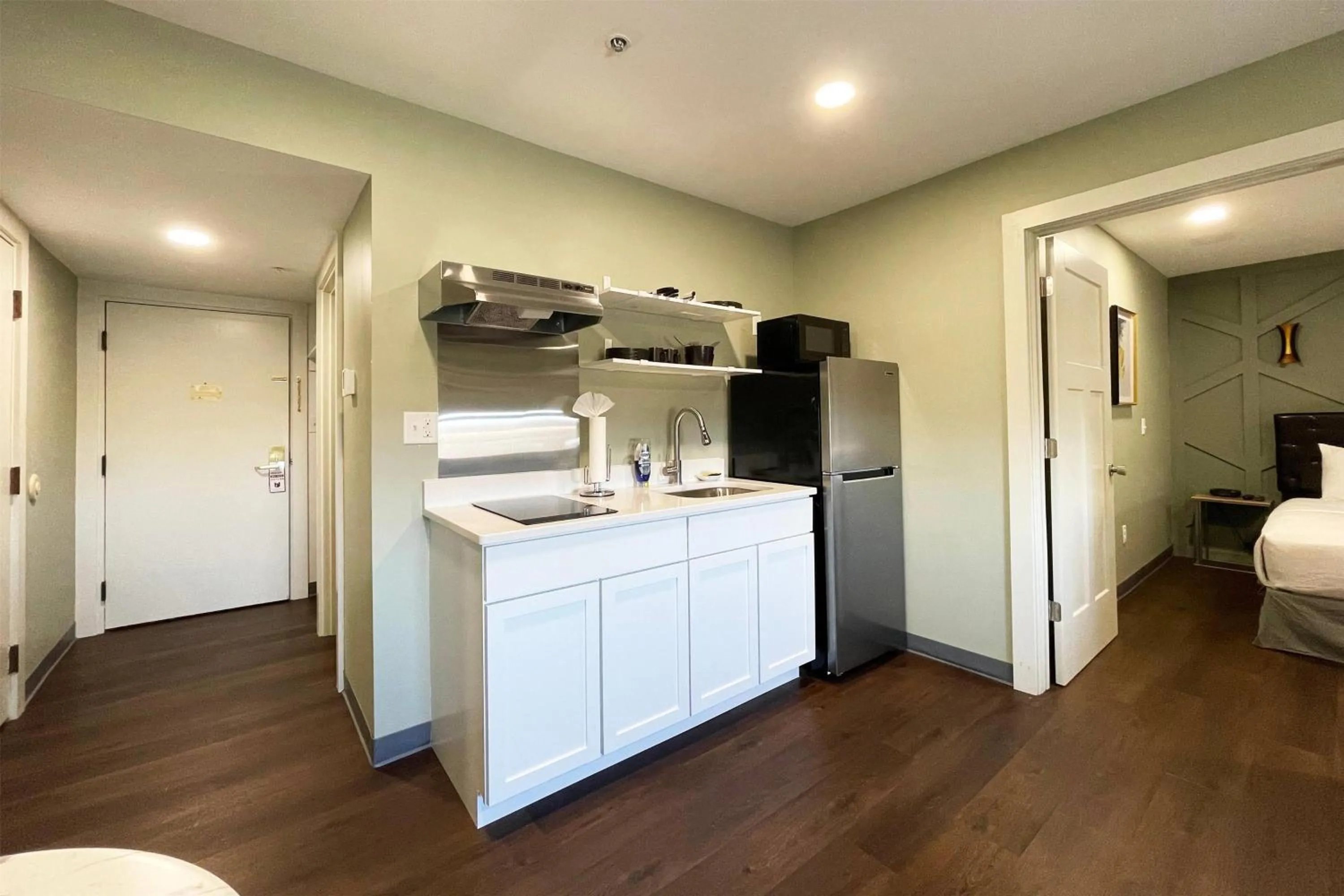 Photo of the whole room, Bed in Chateau Hotel and Conference Center